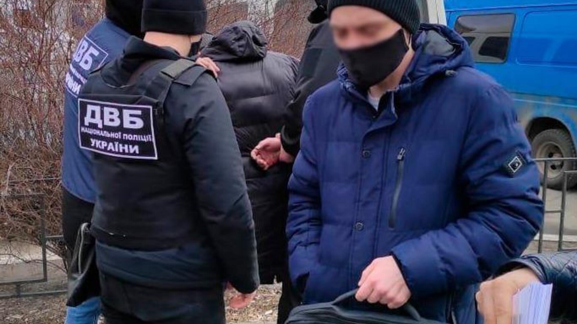 У Харкові поліція затримала колишнього міліціонера, який із братом вимагав гроші в осіб на залізничному вокзалі