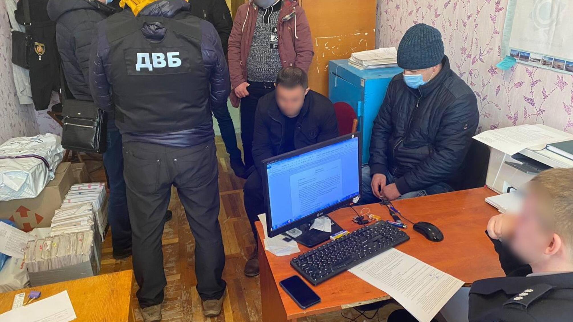 Правоохоронці Житомирщини затримали двох чоловіків за спробу підкупу поліцейських