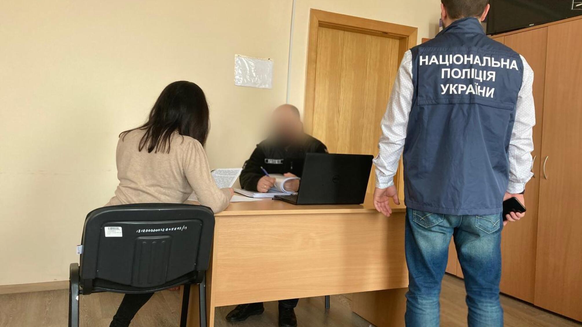 Нацполіція повідомила про підозру жінці у пособництві шахрайського заволодіння земельною ділянкою