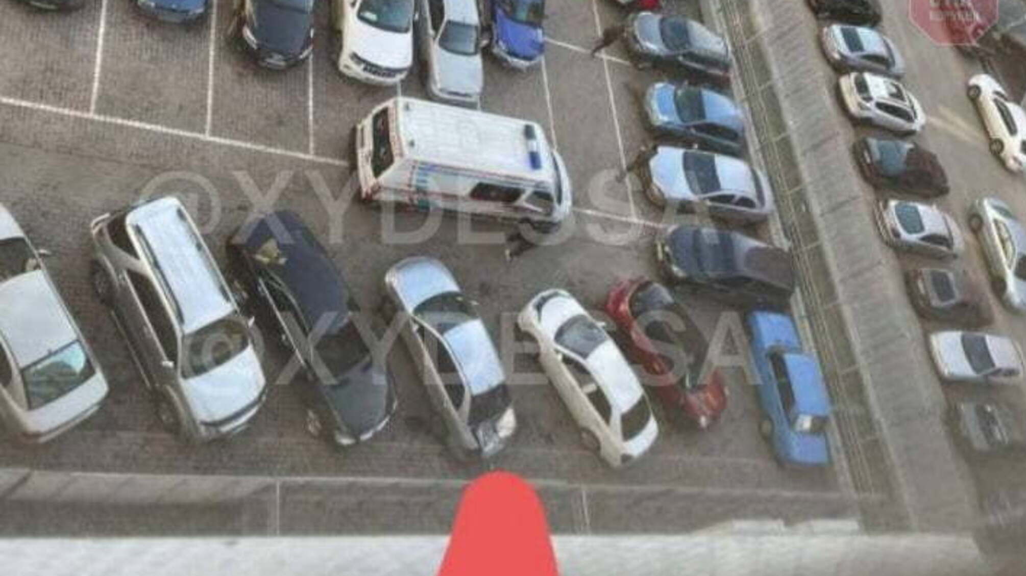 В Одесі чоловік вистрибнув з вікна 23-го поверху та залишився живий (фото)