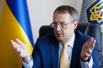 Геращенко: ''Хаос під Офісом президента відволікає від реальних проблем країни - війни і пандемії''