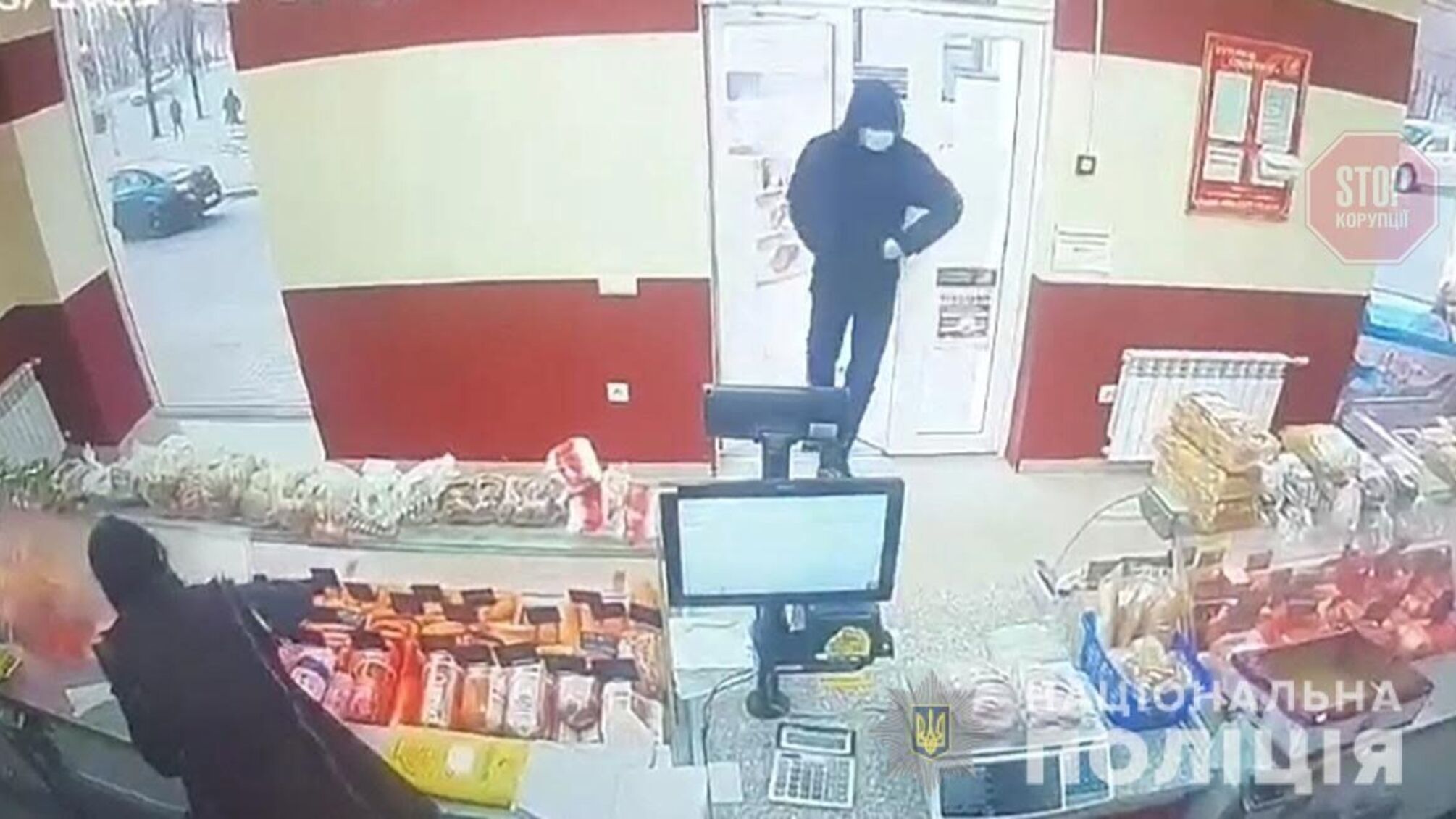 Новини Запоріжжя: поліція затримала рецидивіста, який пограбував магазин за допомогою викрутки (фото)