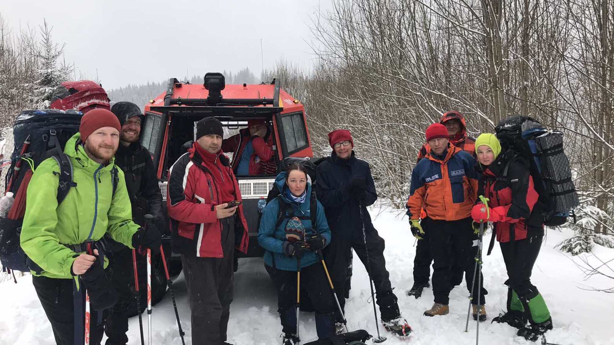 Закарпатські рятувальники відшукали в горах групу з п’яти туристів