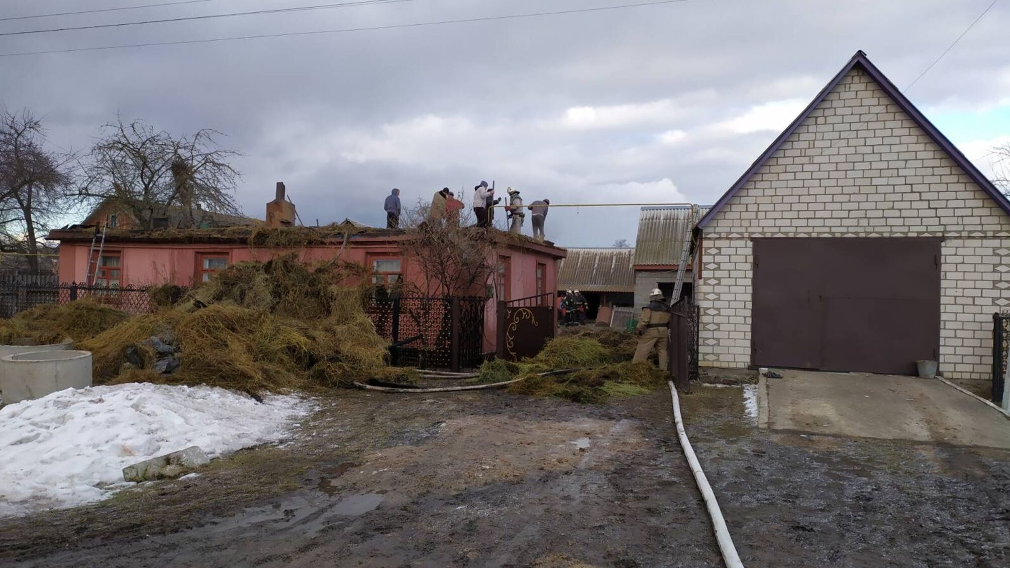 Житомирська область: бійці ДСНС врятували житловий будинок від повного знищення вогнем