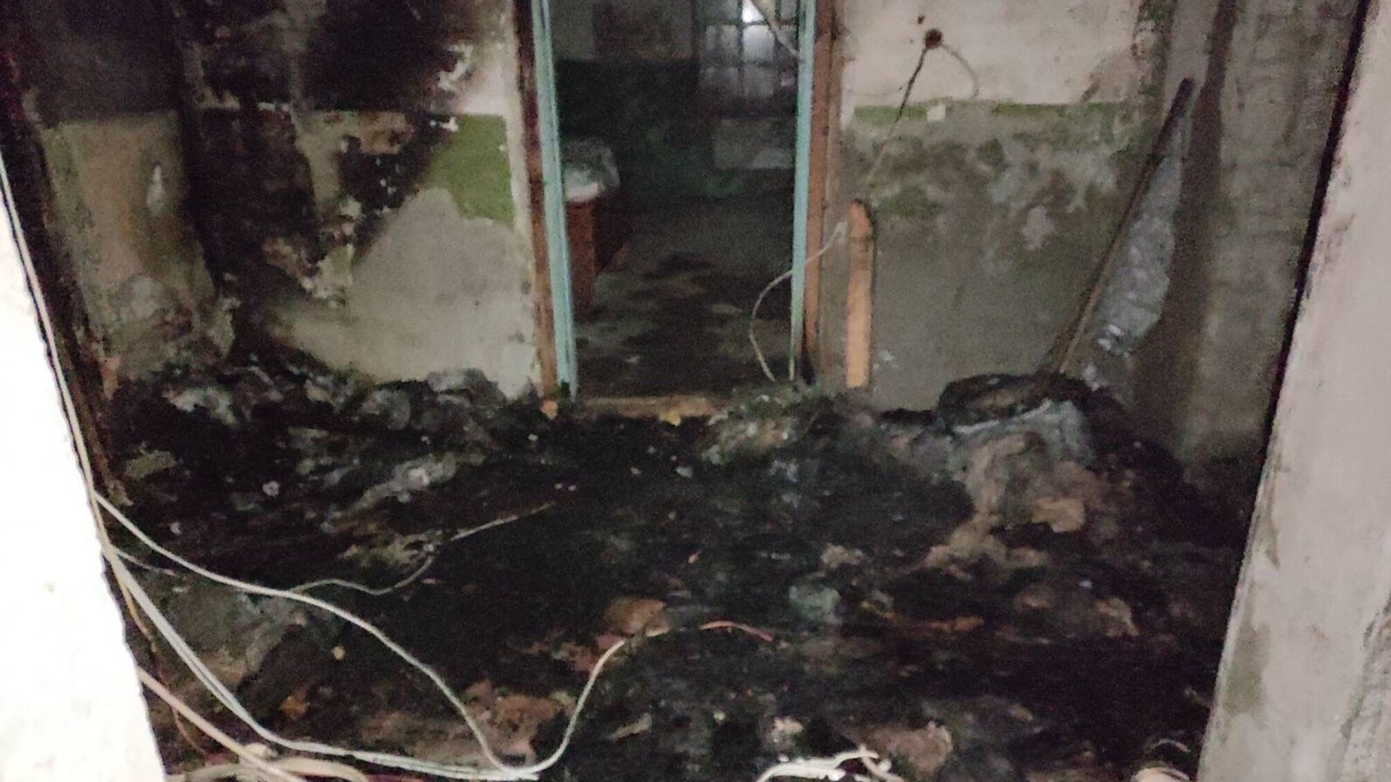 Житомирська область: вогнеборці ліквідували пожежу в приміщенні багатофункціональної будівлі