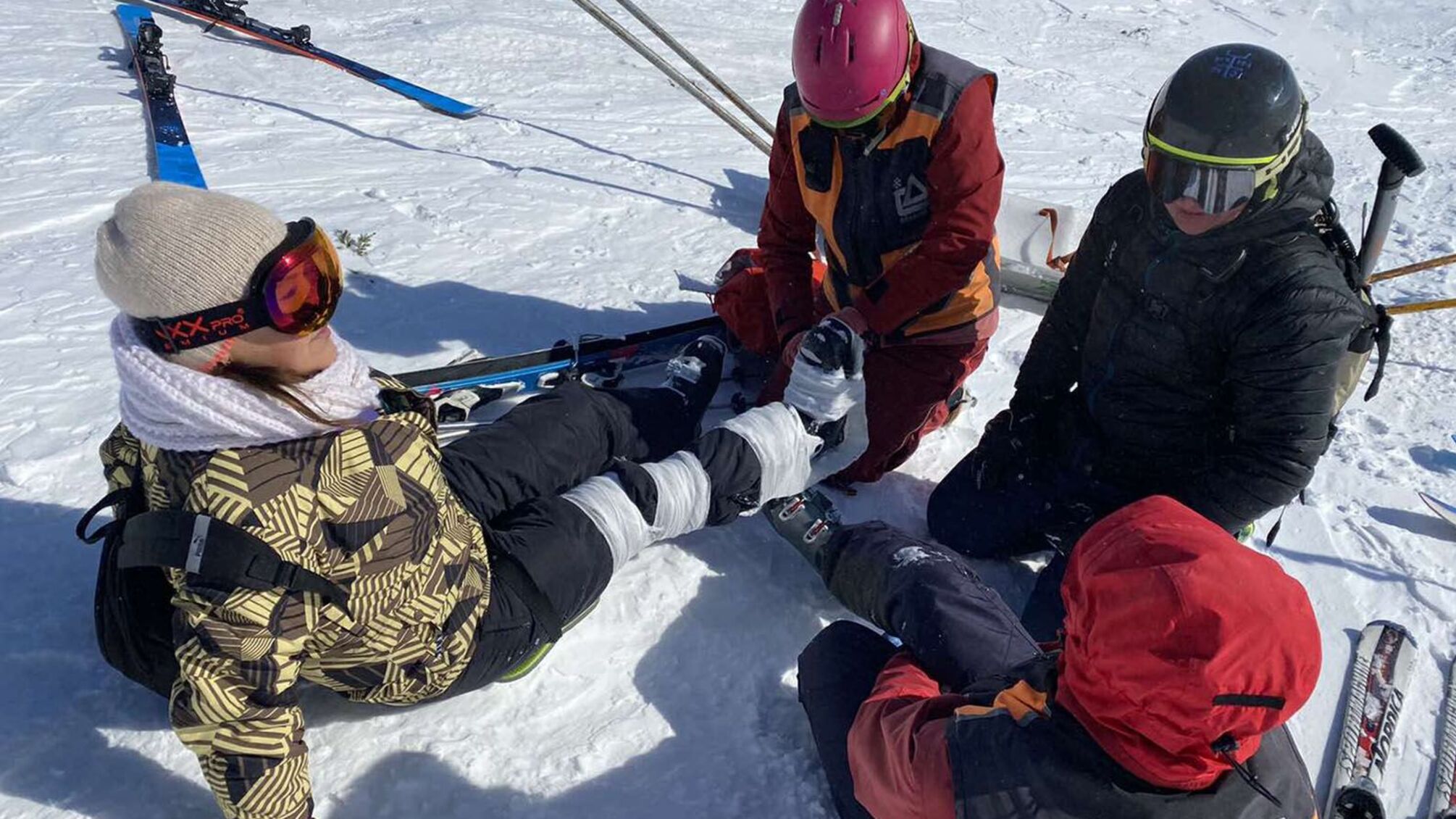 Гірські рятувальники допомогли травмованій на Драгобраті одеситці