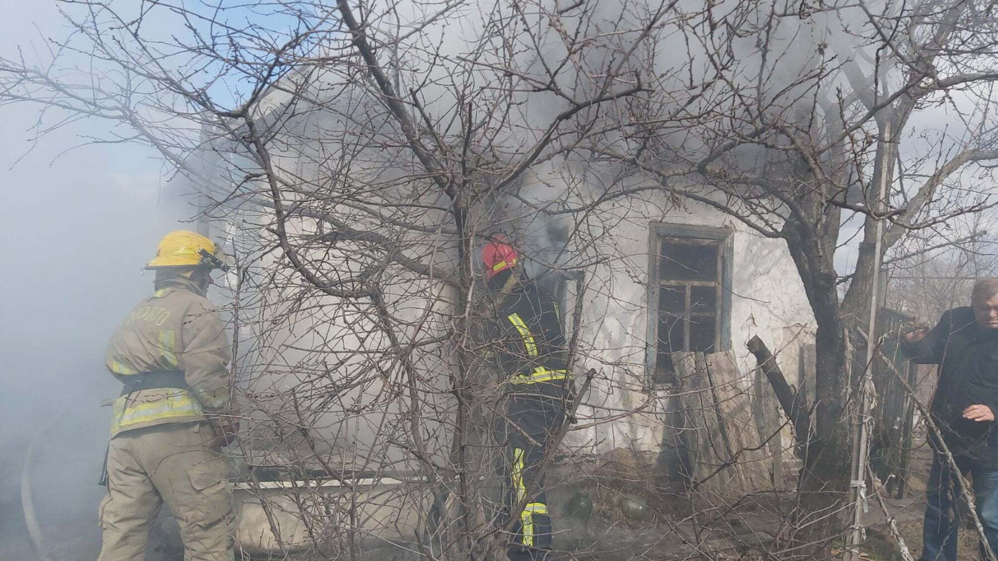 Донецька область: вогнеборці ліквідували пожежу у приватному житловому будинку