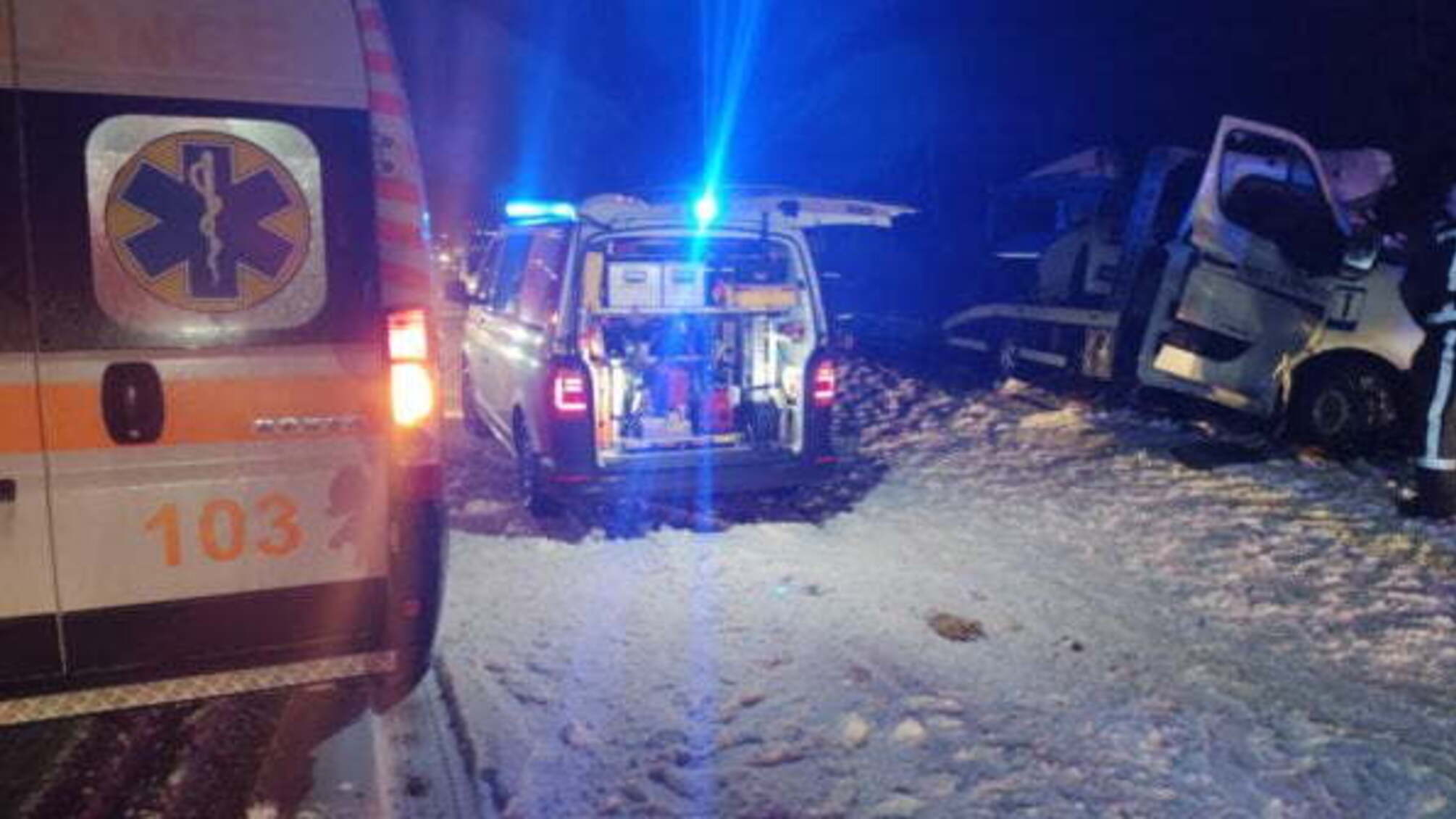 Київська область: рятувальники деблокували чоловіка, постраждалого внаслідок дорожьотранспортної пригоди