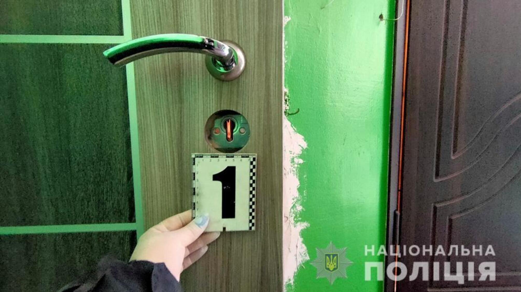 Поліцейські оголосили підозру двом жителям Чорноморська у скоєнні розбійного нападу на колишнього співмешканця своєї знайомої