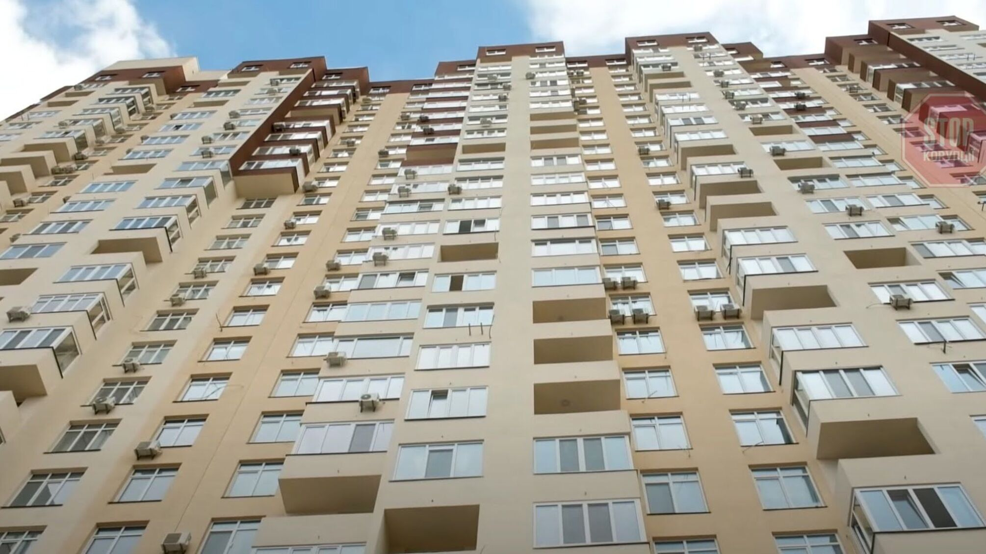 У Києві під виглядом протезної майстерні для ветеранів побудували житлові висотки