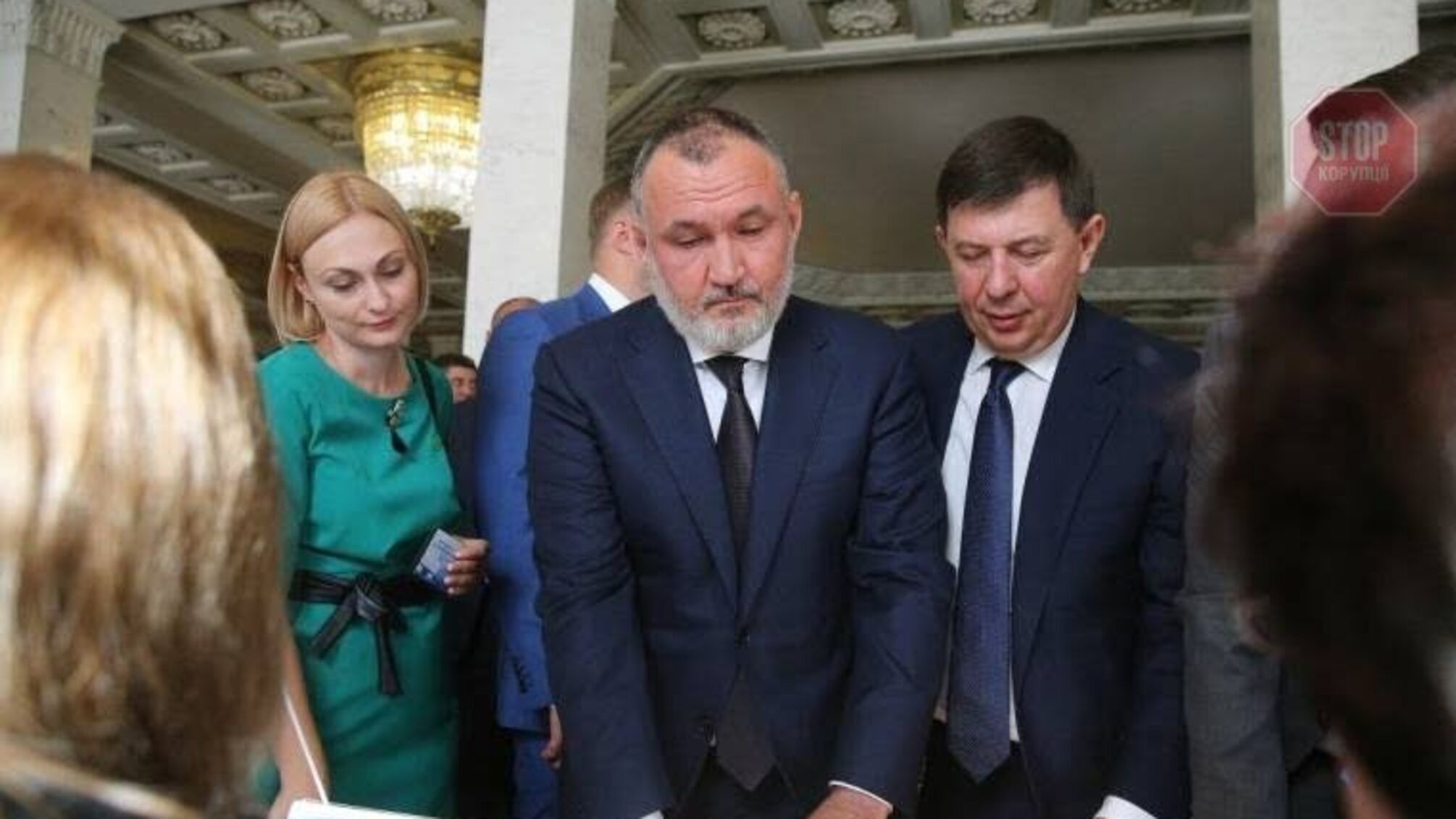 Народные депутаты от 'ОПЗЖ' сотни раз летали в РФ за время войны на востоке Украины