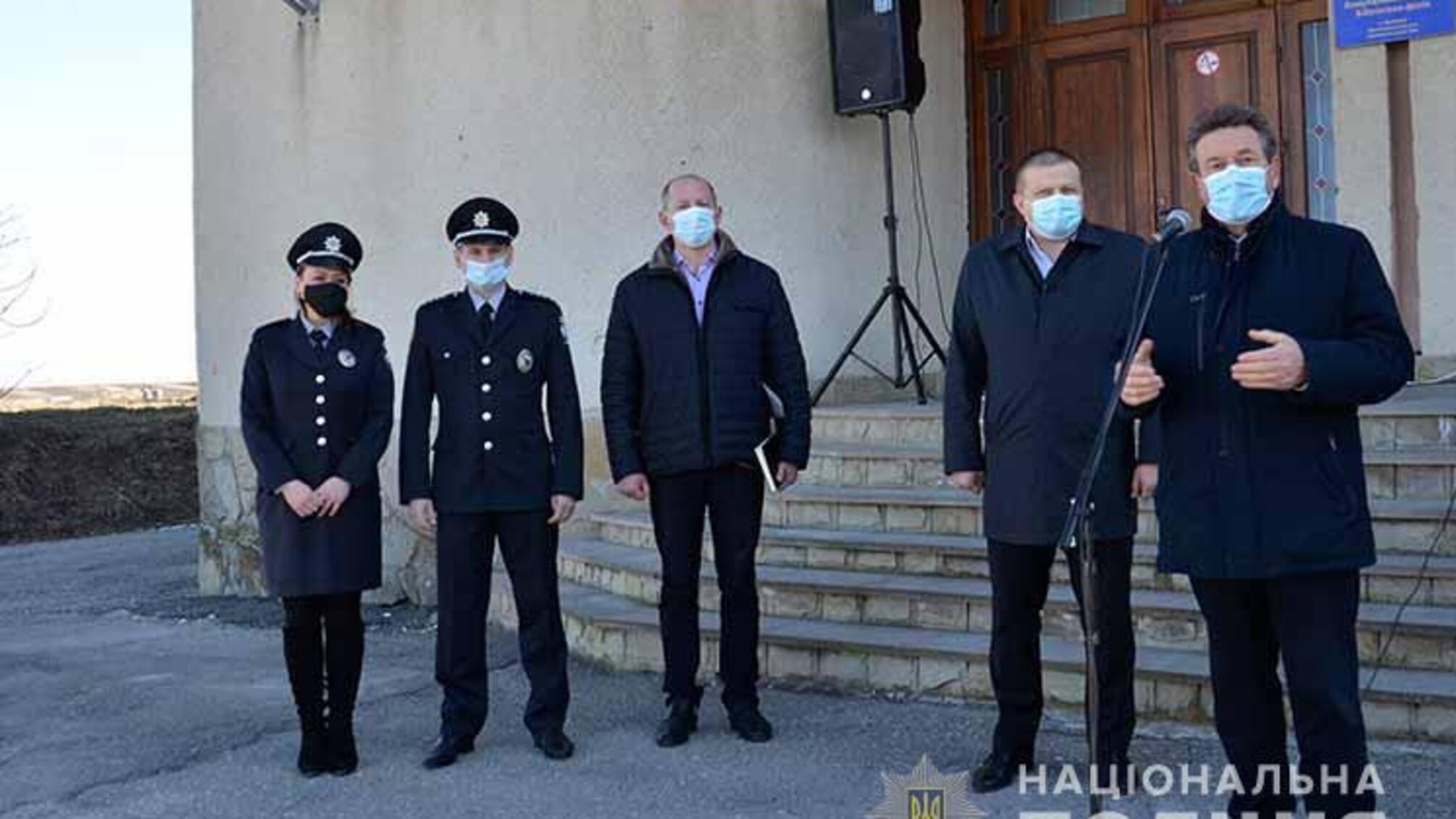 На Тернопільщині офіцери поліцейської станції отримали нове авто