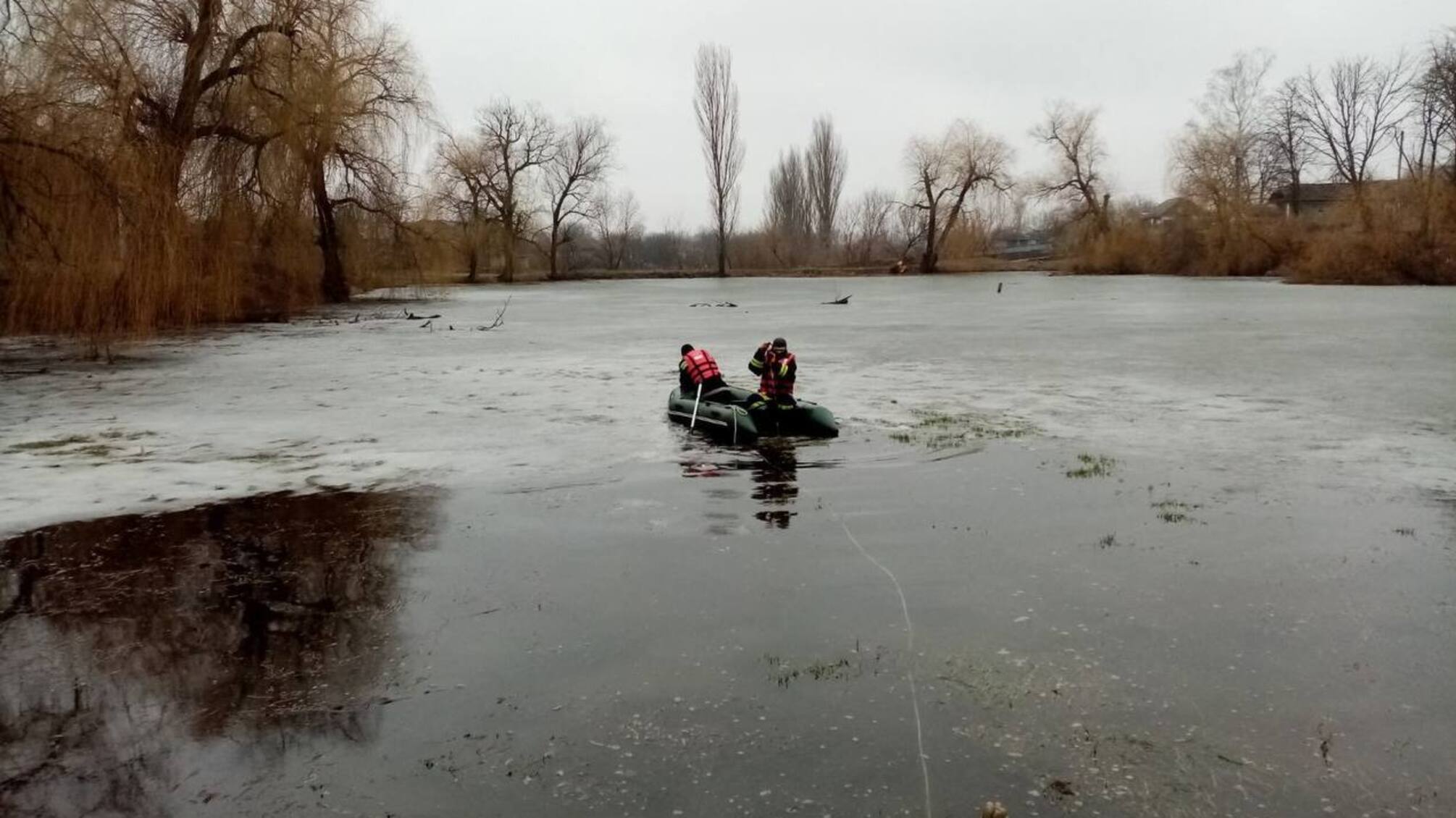 Чернівецька область: у Кельменецькому районі рятувальники витягли тіло чоловіка зі ставка