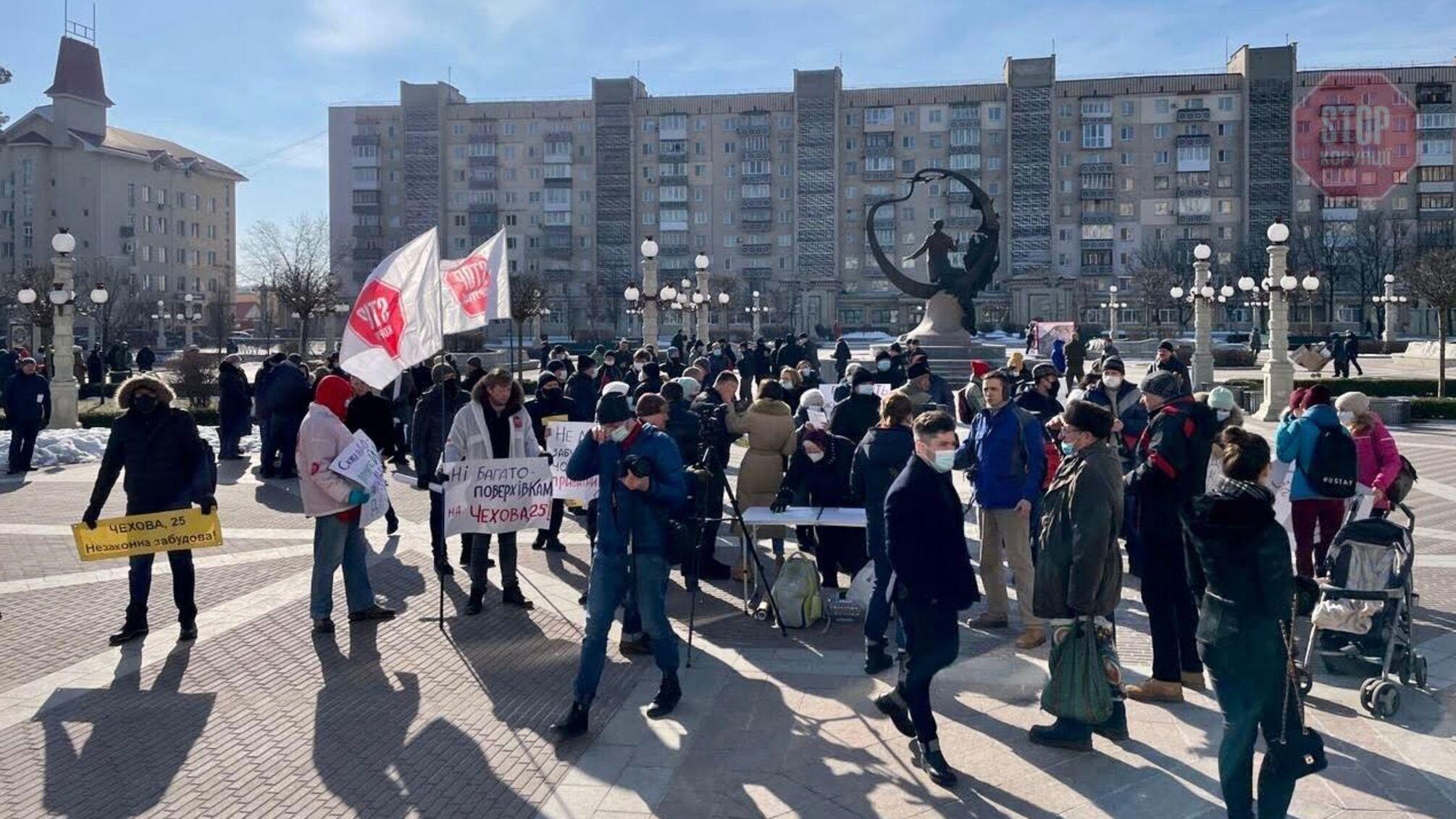 Более сотни жителей Ирпеня вышли на акцию протеста против незаконных построек (фото)