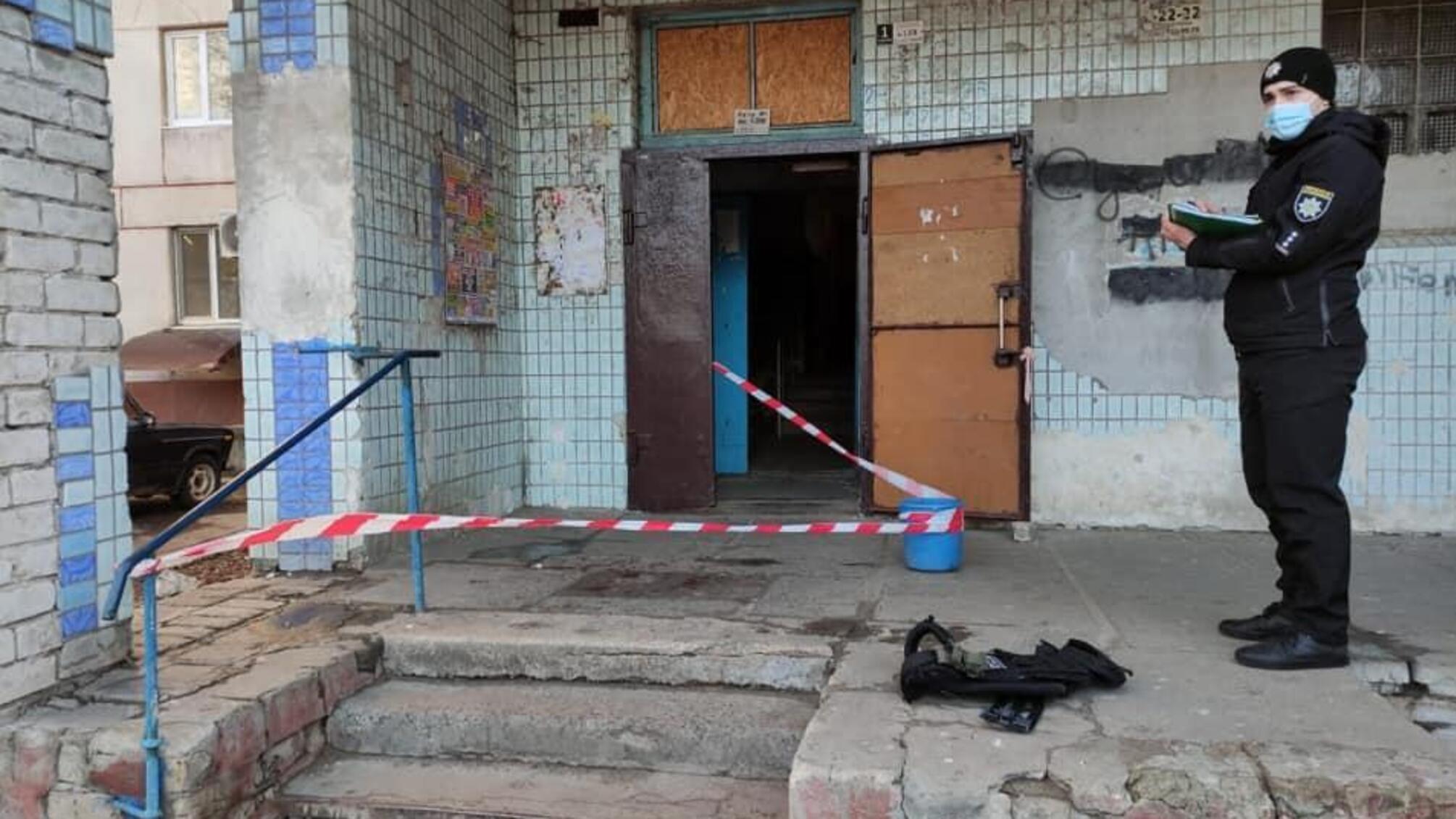 На Луганщині затримано чоловіка, який з ножем напав на поліцейського