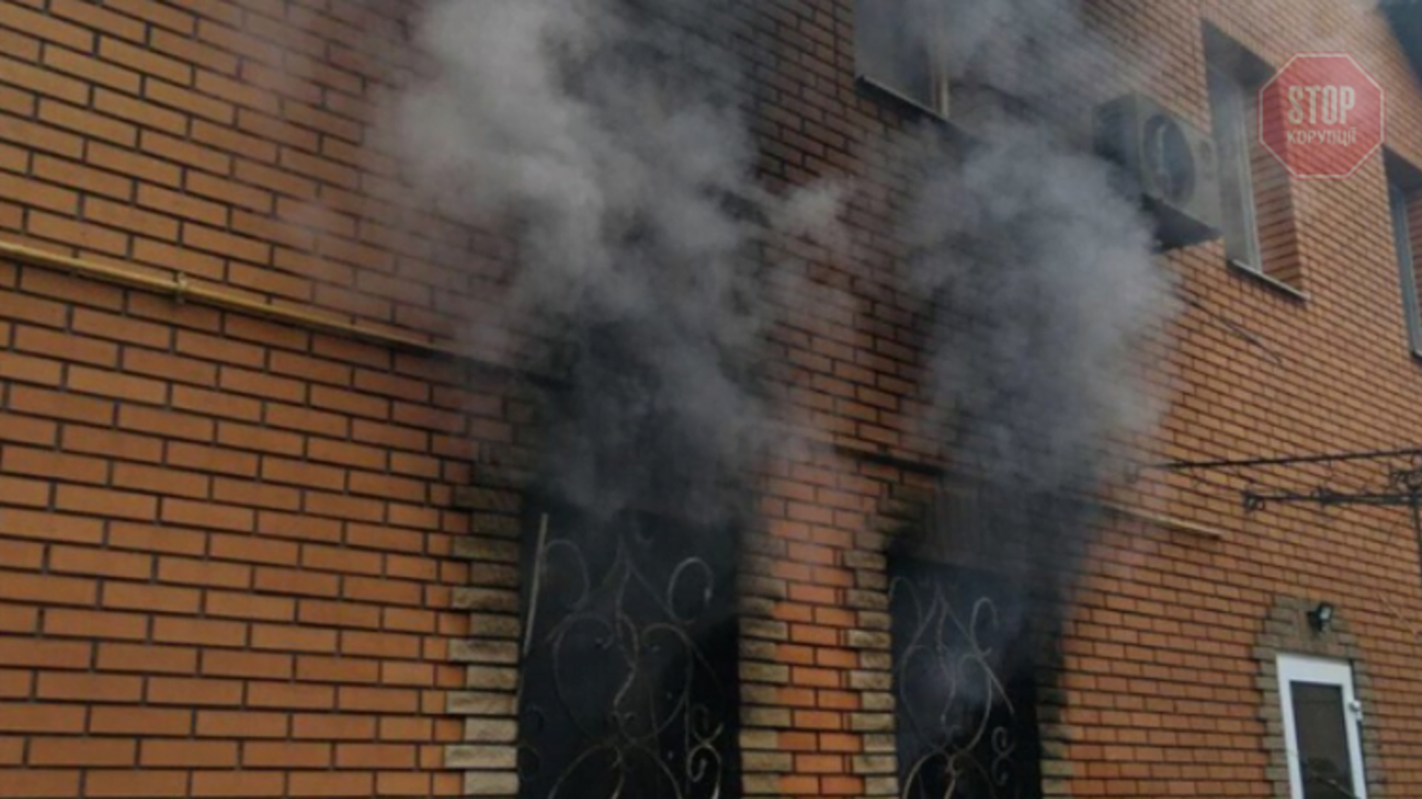 В Кривом Роге горел двухэтажный жилой дом