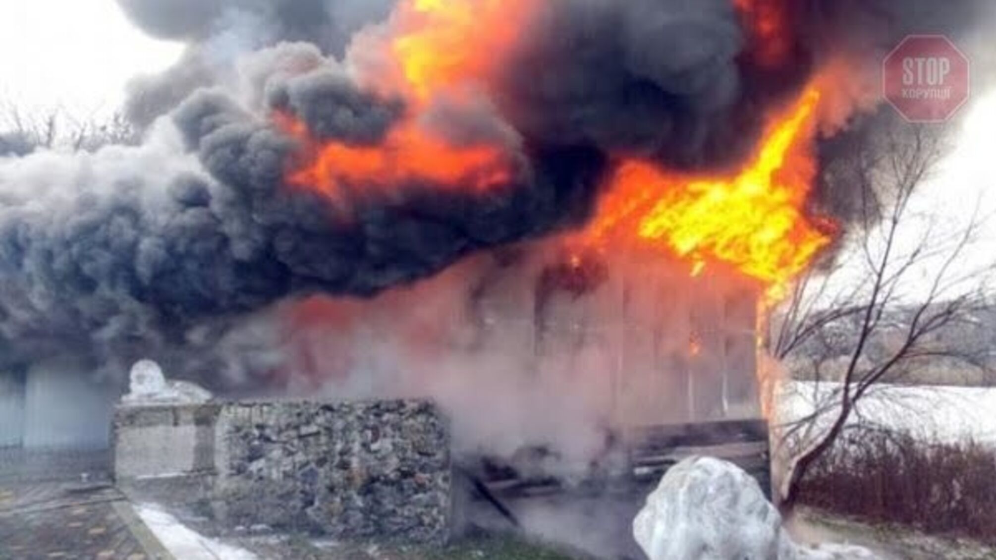 В Донецке из-за взрыва сгорел ресторан 'Свинья'