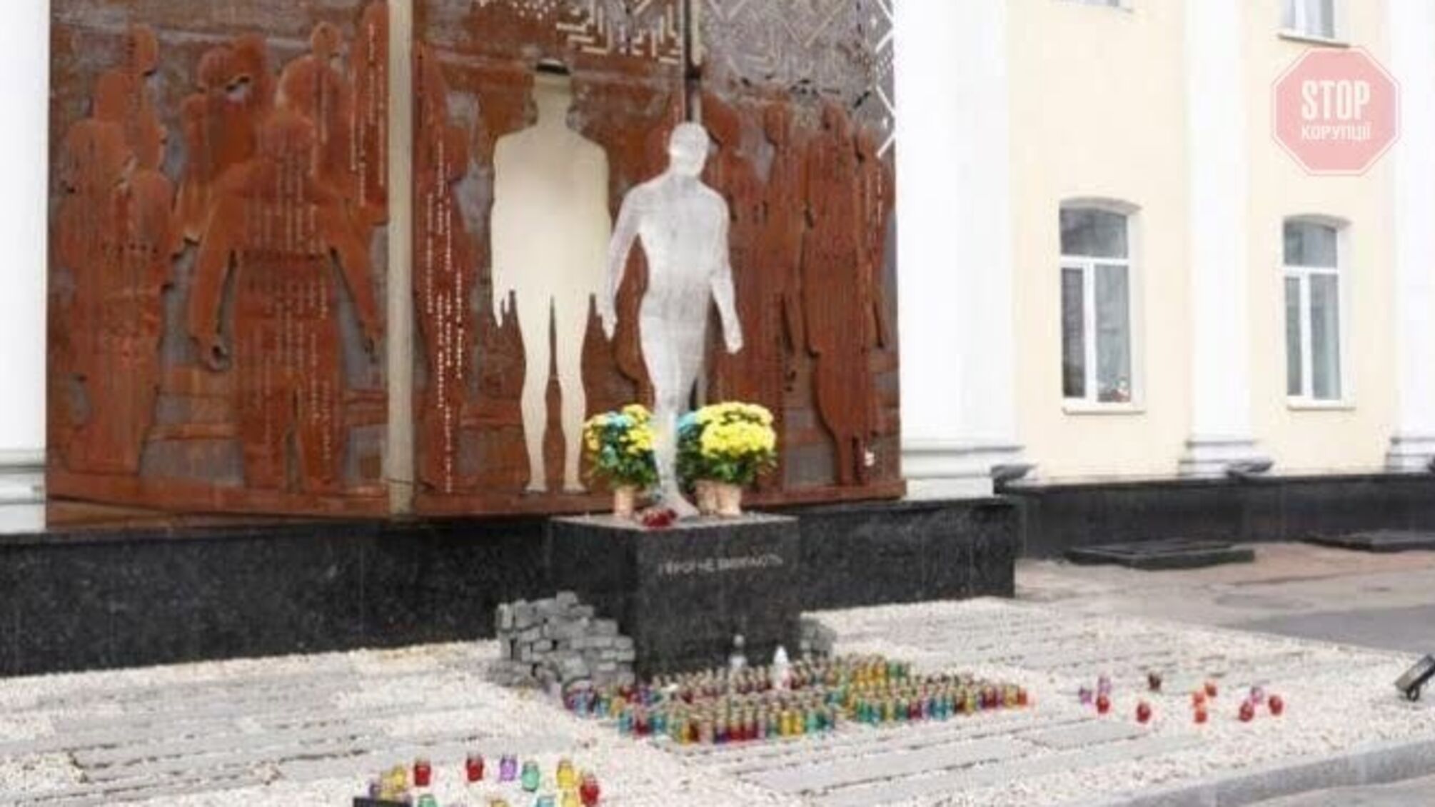 Новини Житомира: у місті взяли під варту чоловіка, який пошкодив пам’ятник Небесній Сотні