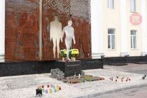 Новости Житомира: в городе взяли под стражу мужчину, который повредил памятник Небесной Сотни