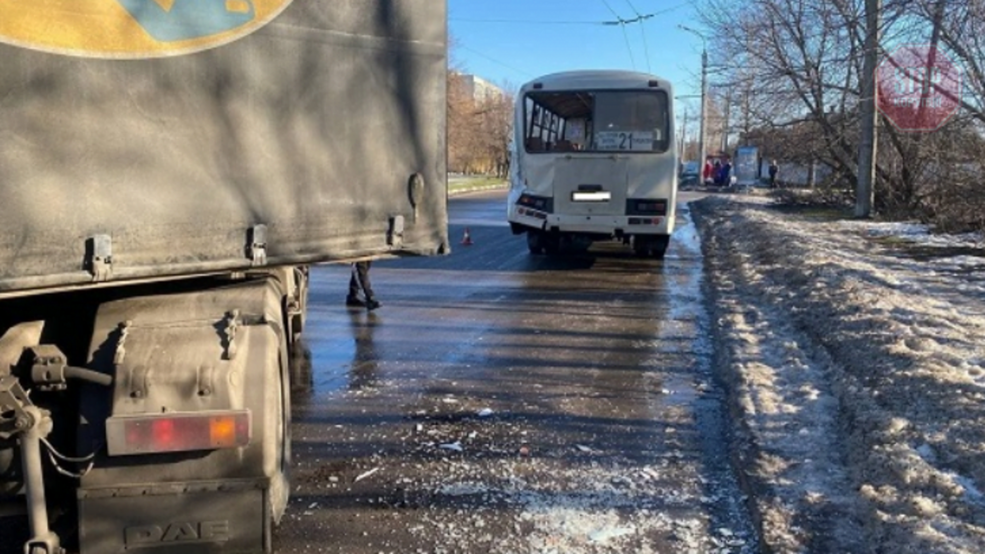 В Черкассах грузовик протаранил автобус