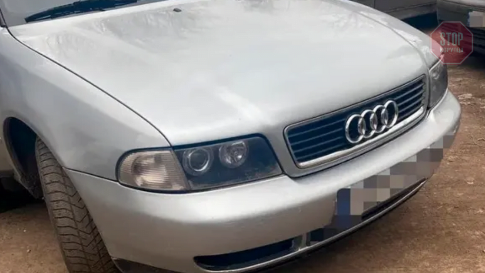 У Житомирі п'яний водій іномарки продовжив пити на очах у правоохоронців