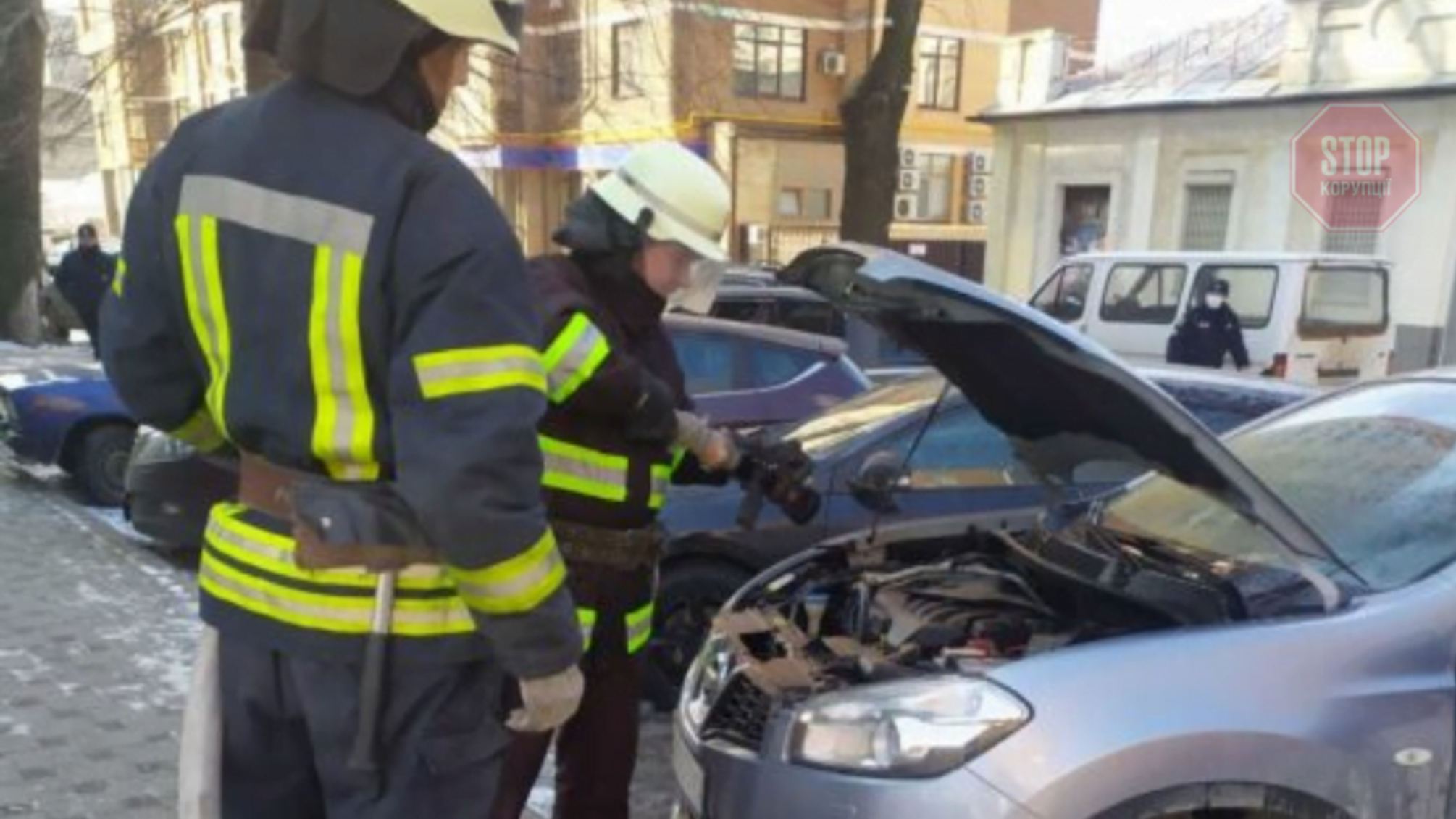 У Харкові посеред дороги загорівся автомобіль