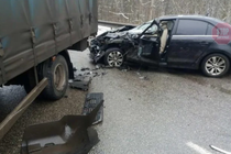 Новини Харкова: вантажівка виїхала на зустрічну смугу і протаранила 3 авто, є постраждалі (фото)