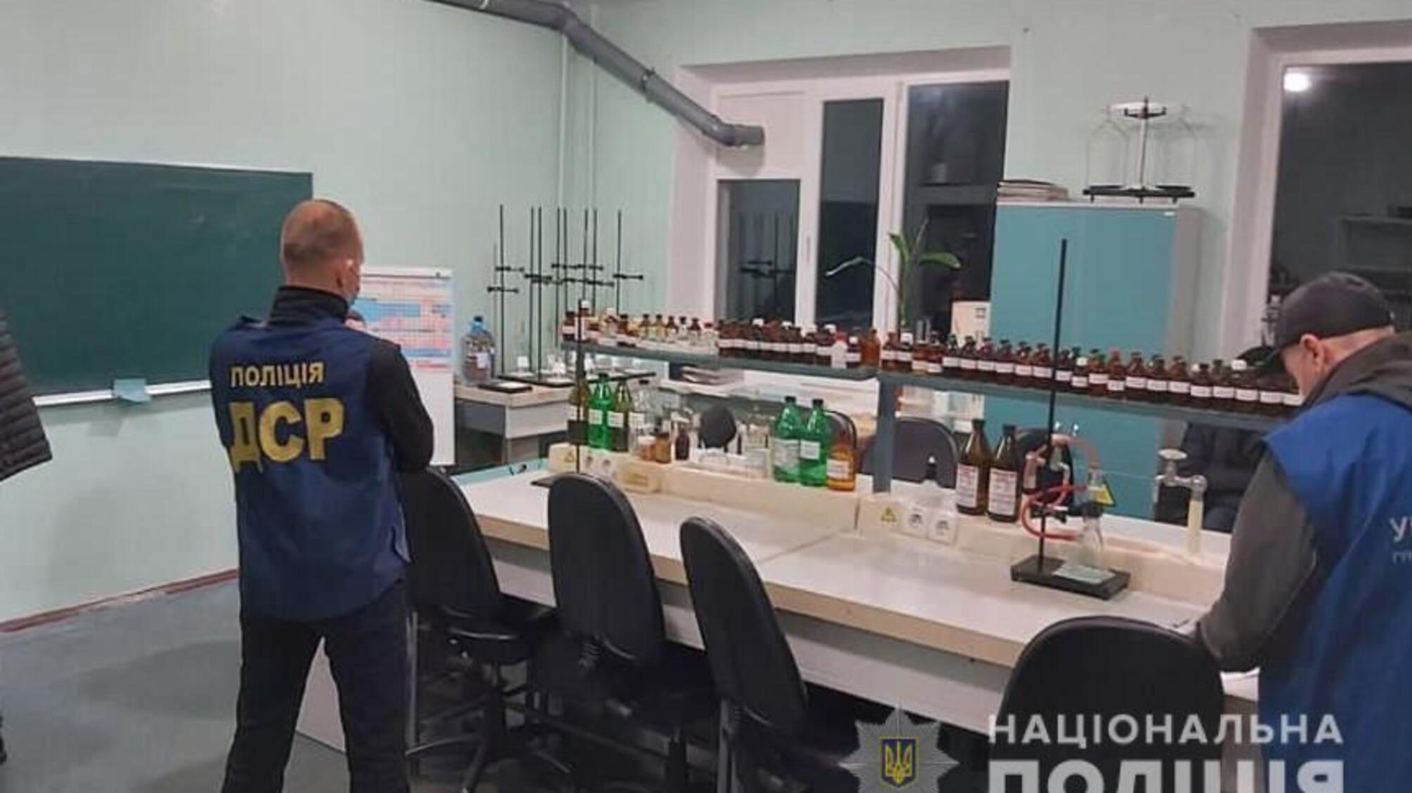 На Полтавщині правоохоронці викрили злочинну групу, яка збувала наркотики через інтернет-магазини