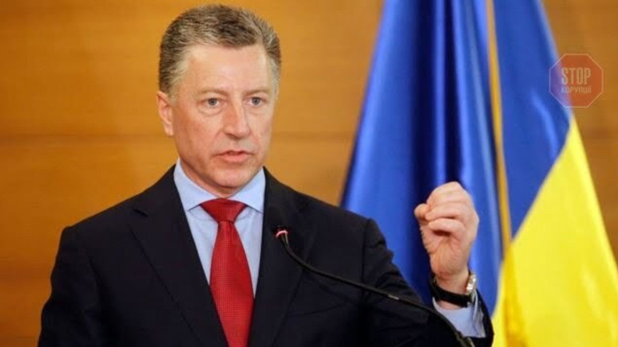 Волкер: 'Всего несколько человек контролируют нереальные доли экономики'
