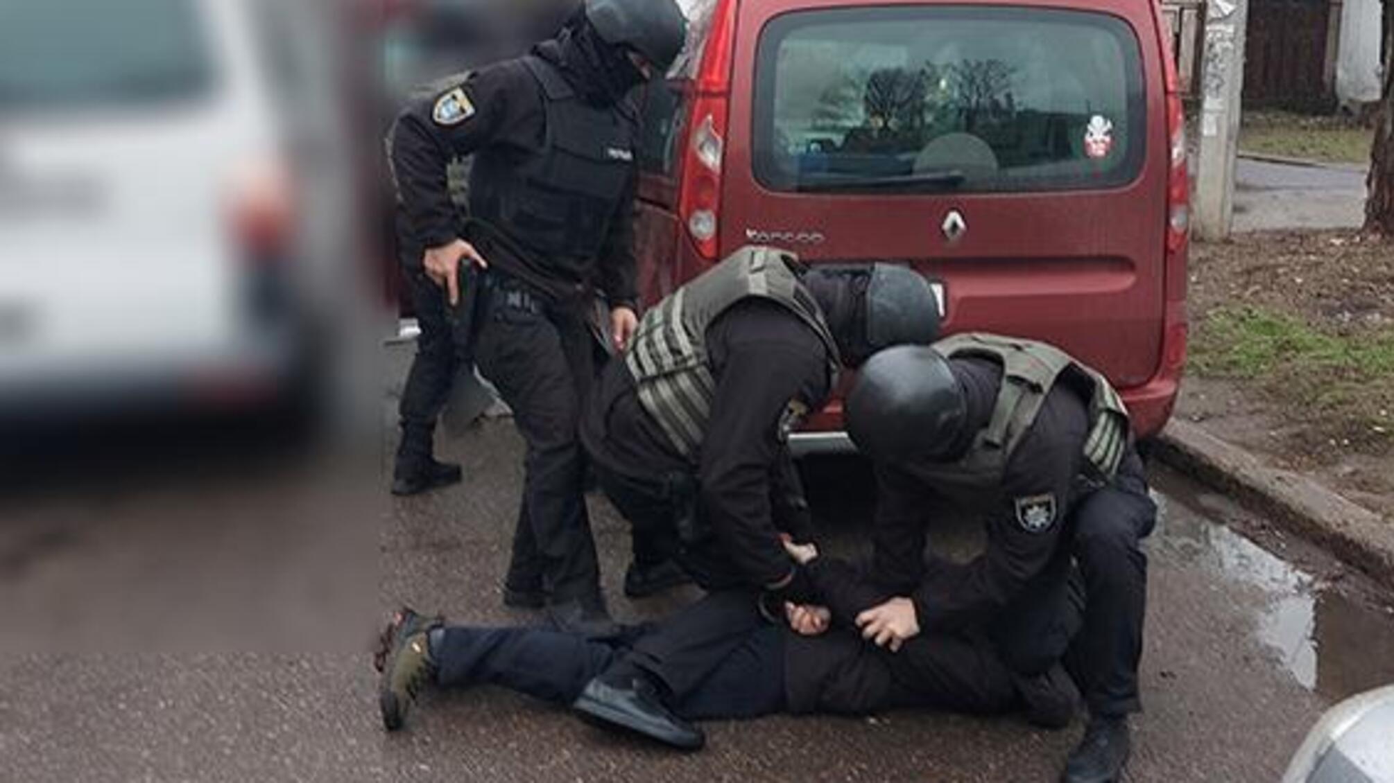 Поліцейські затримали зловмисника, причетного до вбивства жінки, яку знайшли застреленою в орендованій квартирі у центрі Миколаєва