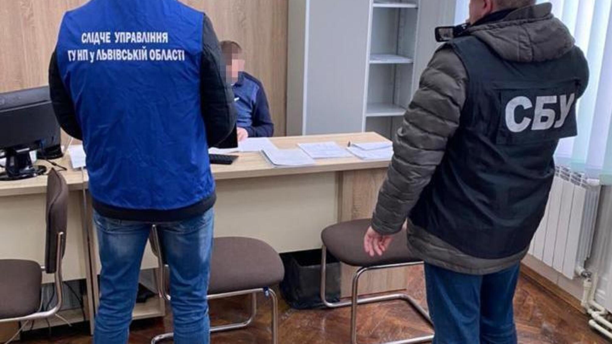 На Львівщині правоохоронці затримали посадовця міської ради під час одержання хабаря