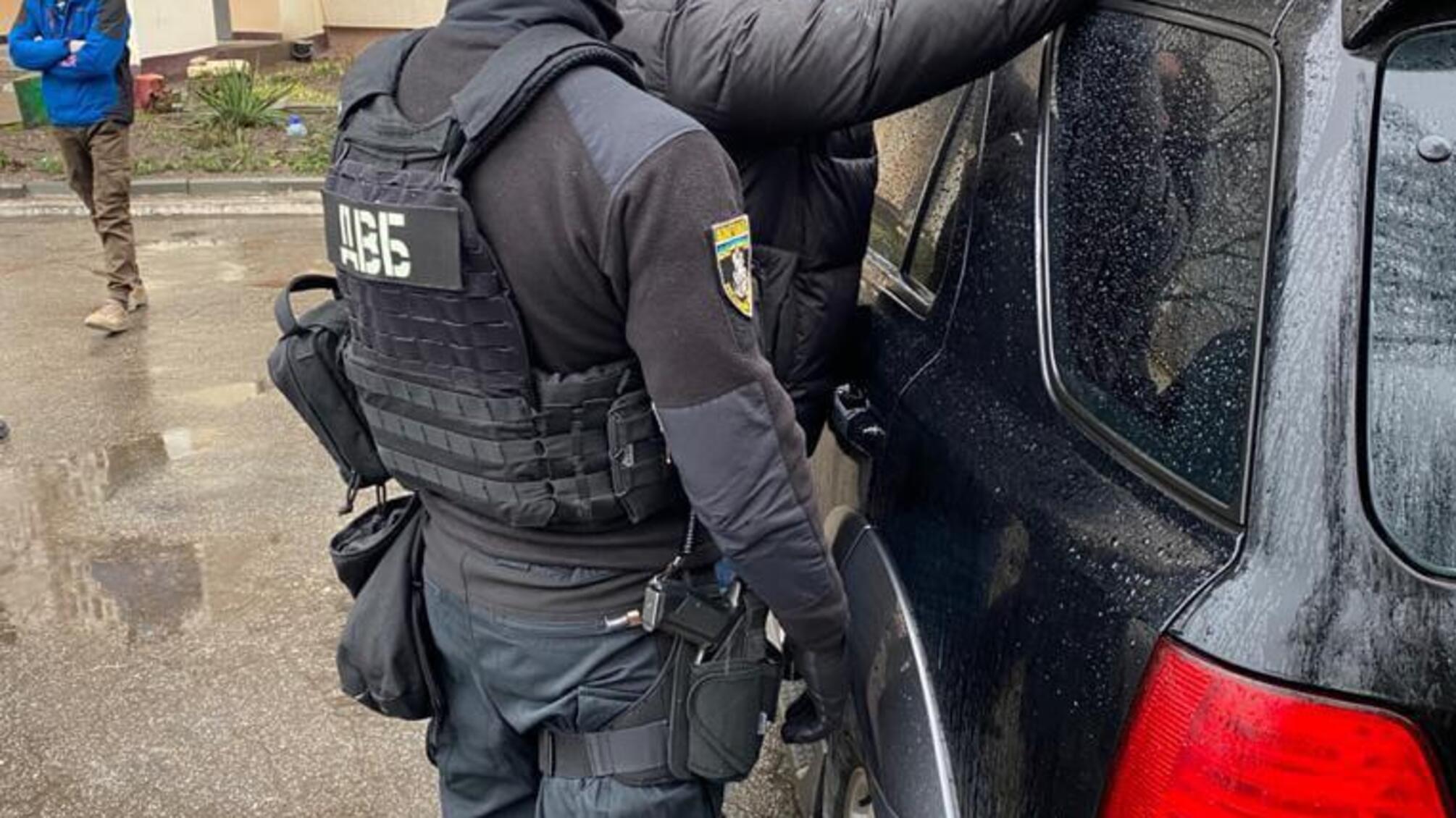 На Запоріжжі внутрішня безпека НПУ викрила поліцейського, який налагодив діяльність гральних закладів