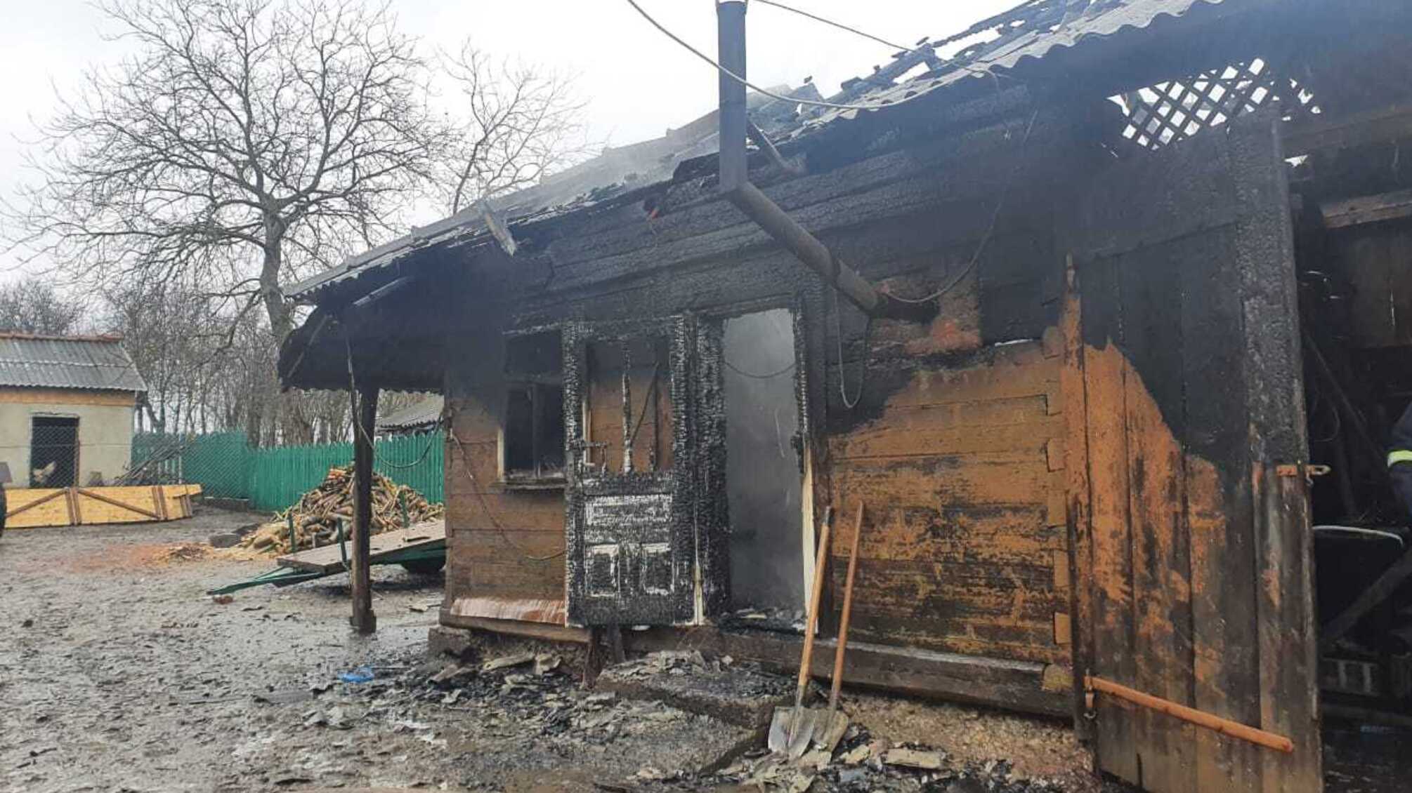 Івано-Франківська область: рятувальники ліквідували пожежу господарського комплексу в Коломийському районі