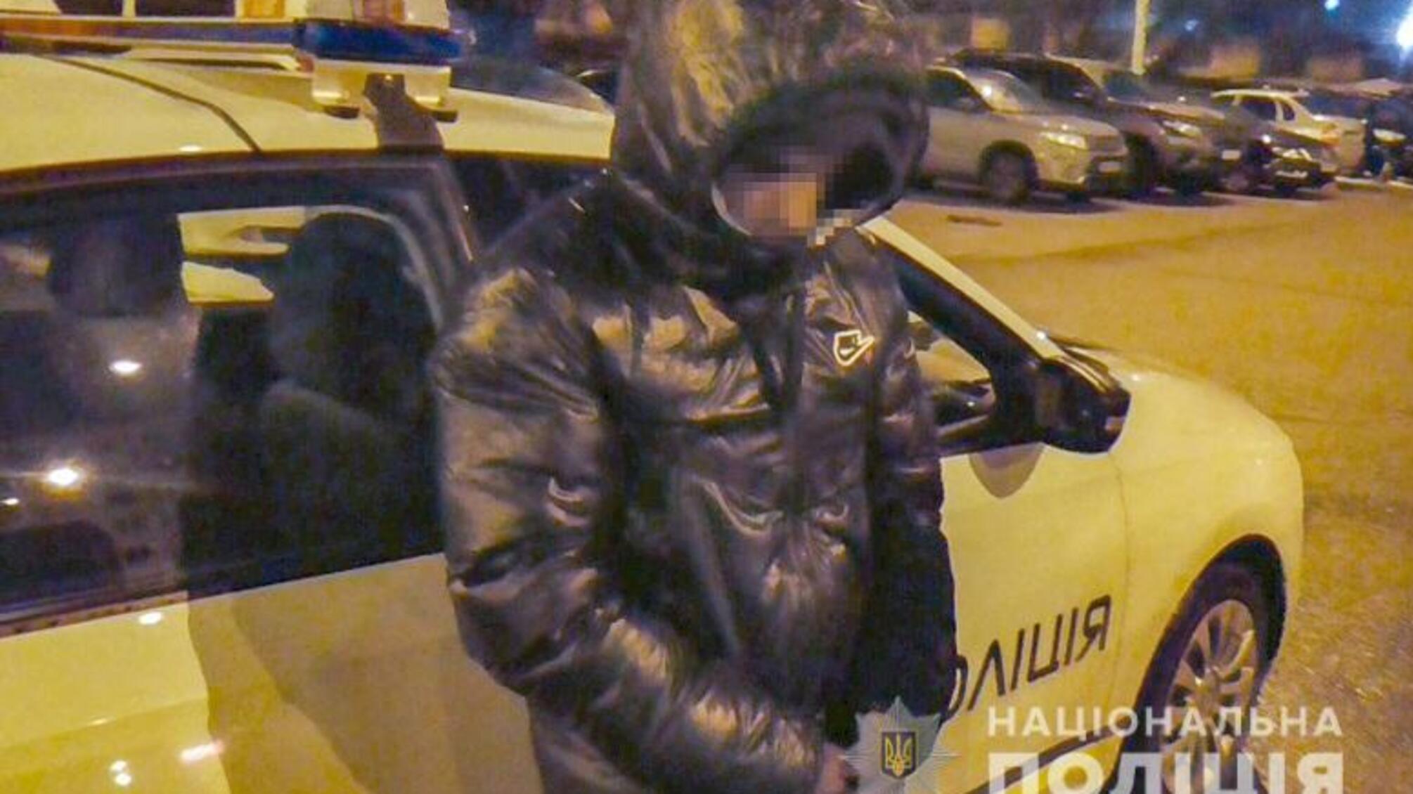 На столичному Печерську з авто іноземця правоохоронці вилучили зброю