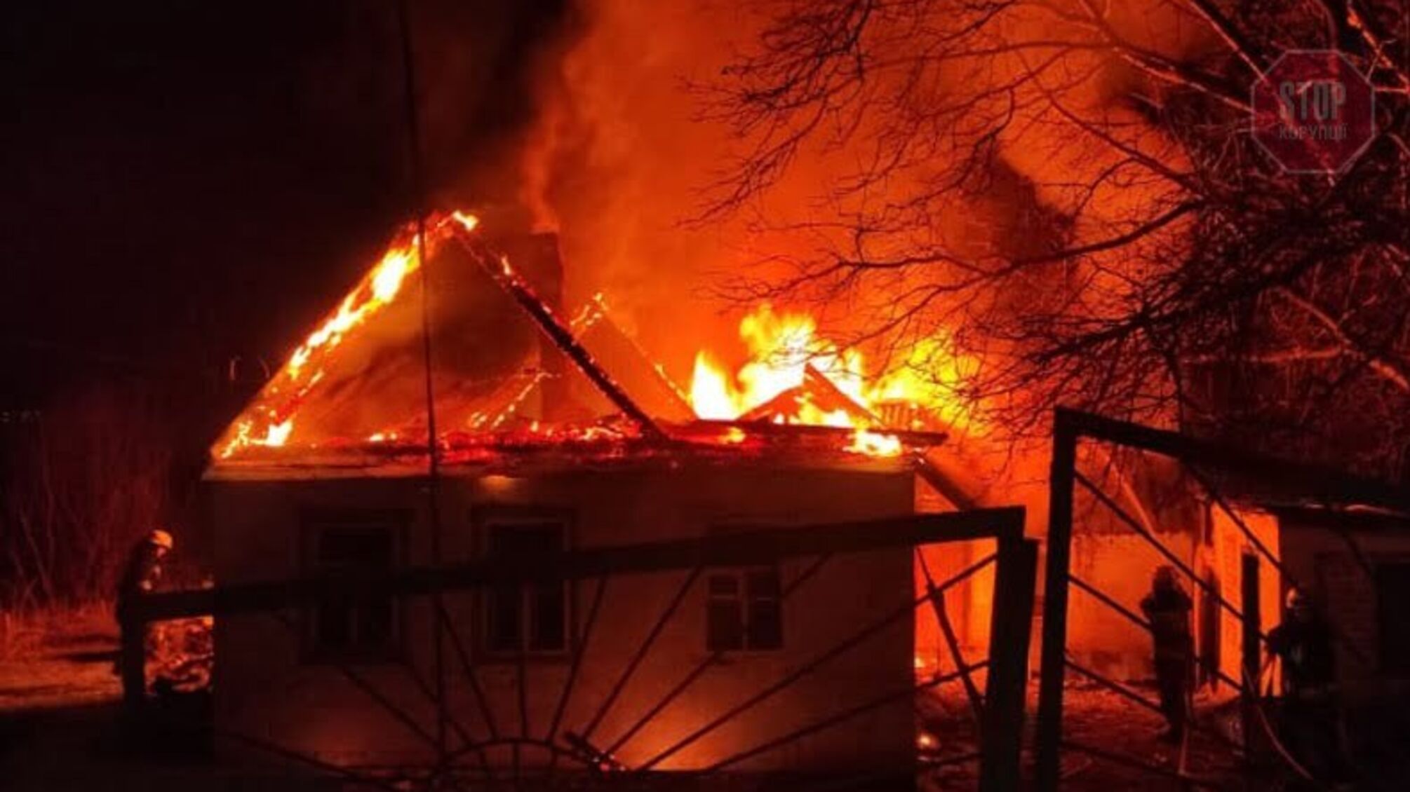 Новини Дніпра: вночі згорів житловий будинок