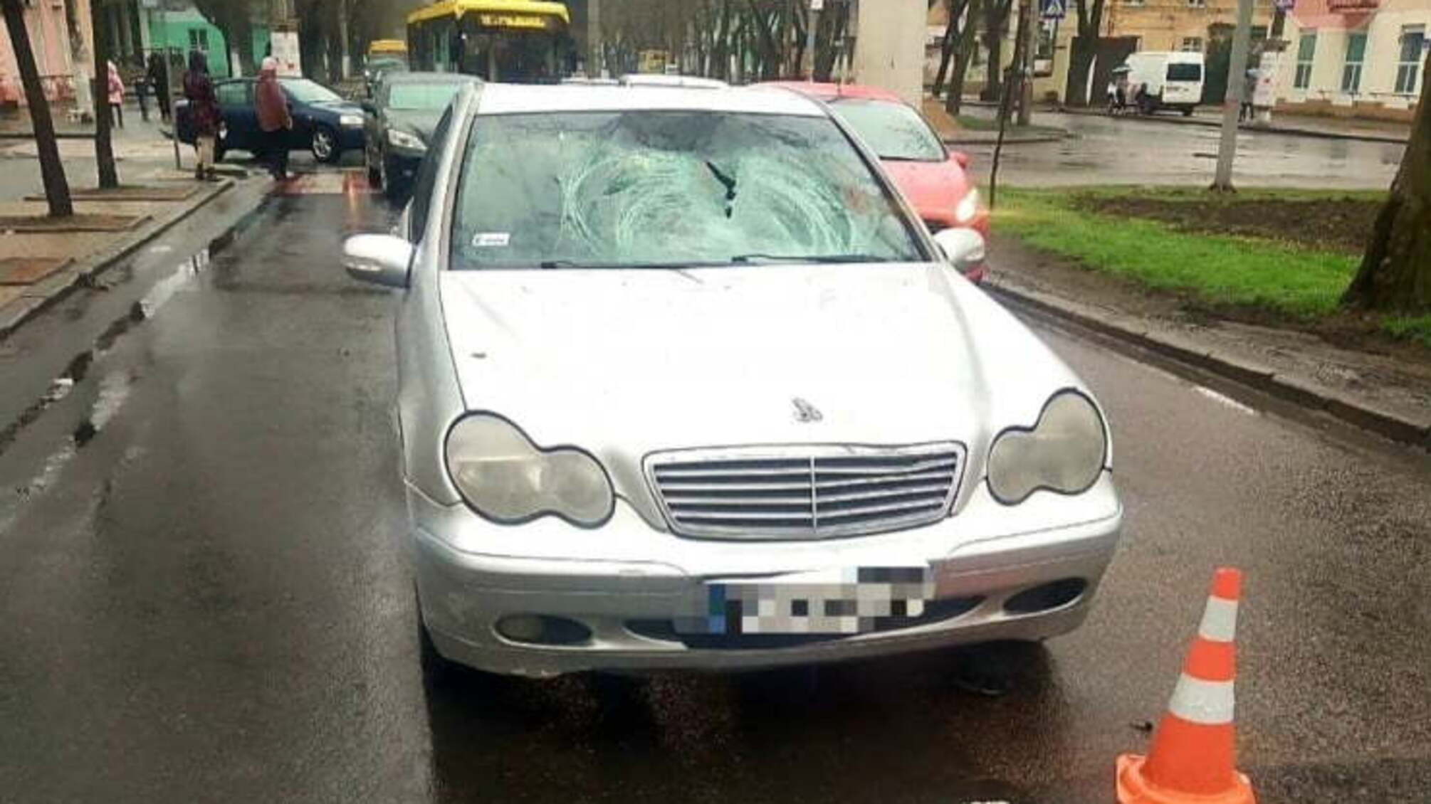 Новини Одеси: 75-річний чоловік потрапив під колеса легковика (фото)