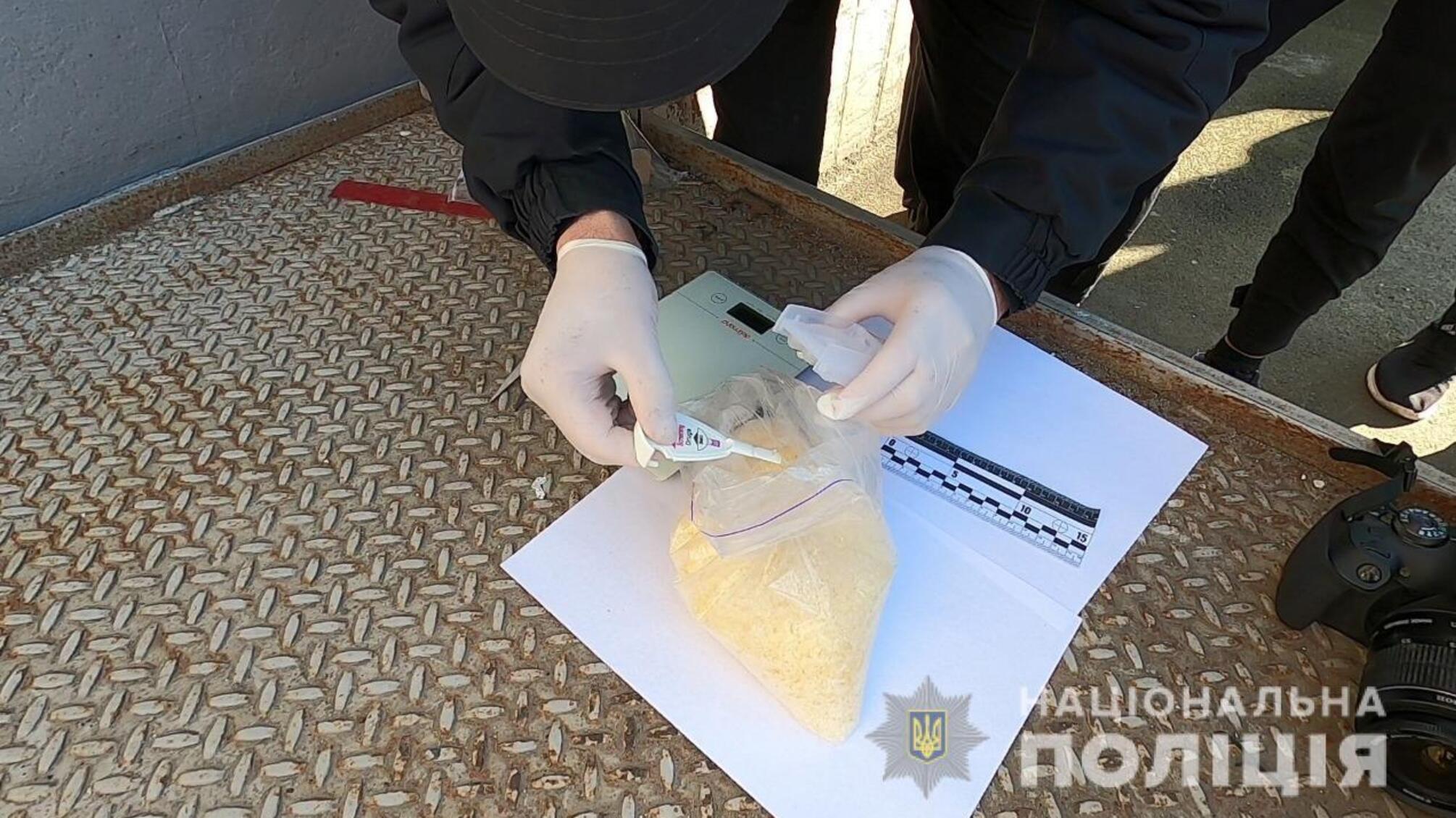 Одеські поліцейські вилучили у 33-річного містянина близько кілограма психотропної речовини