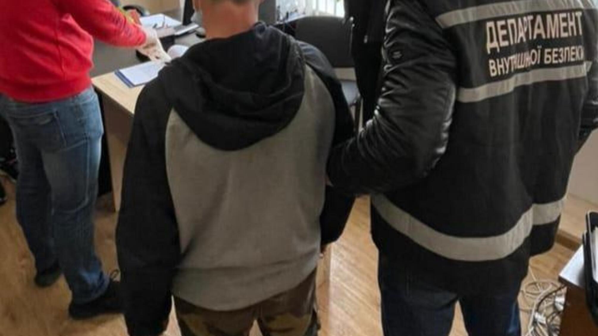 15 000 гривень за уникнення покарання - поліція Кіровоградщини затримала чоловіка, який намагався підкупити правоохоронця