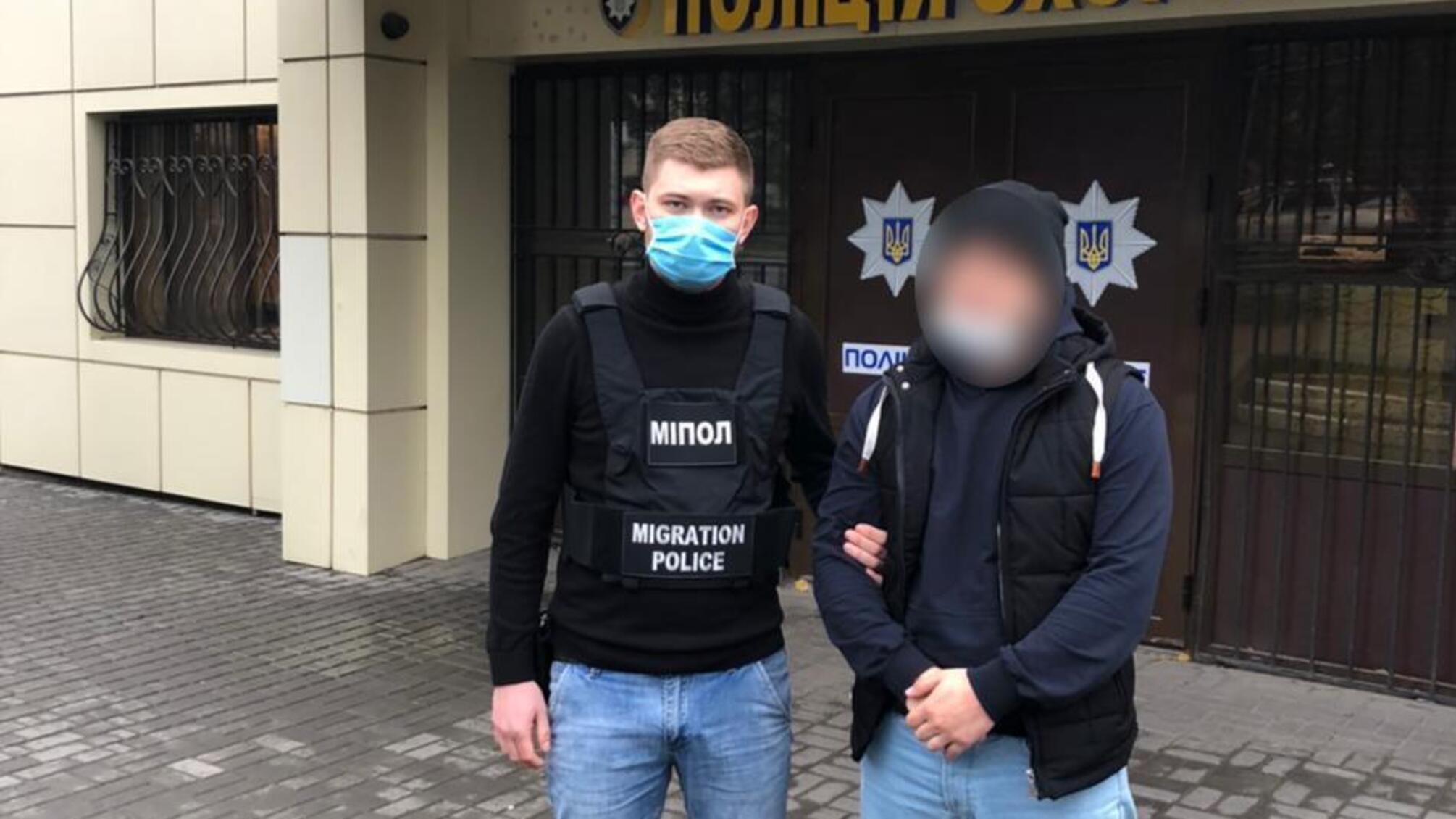На Одещині поліцейські затримали іноземця, який переховувався від столичних правоохоронців