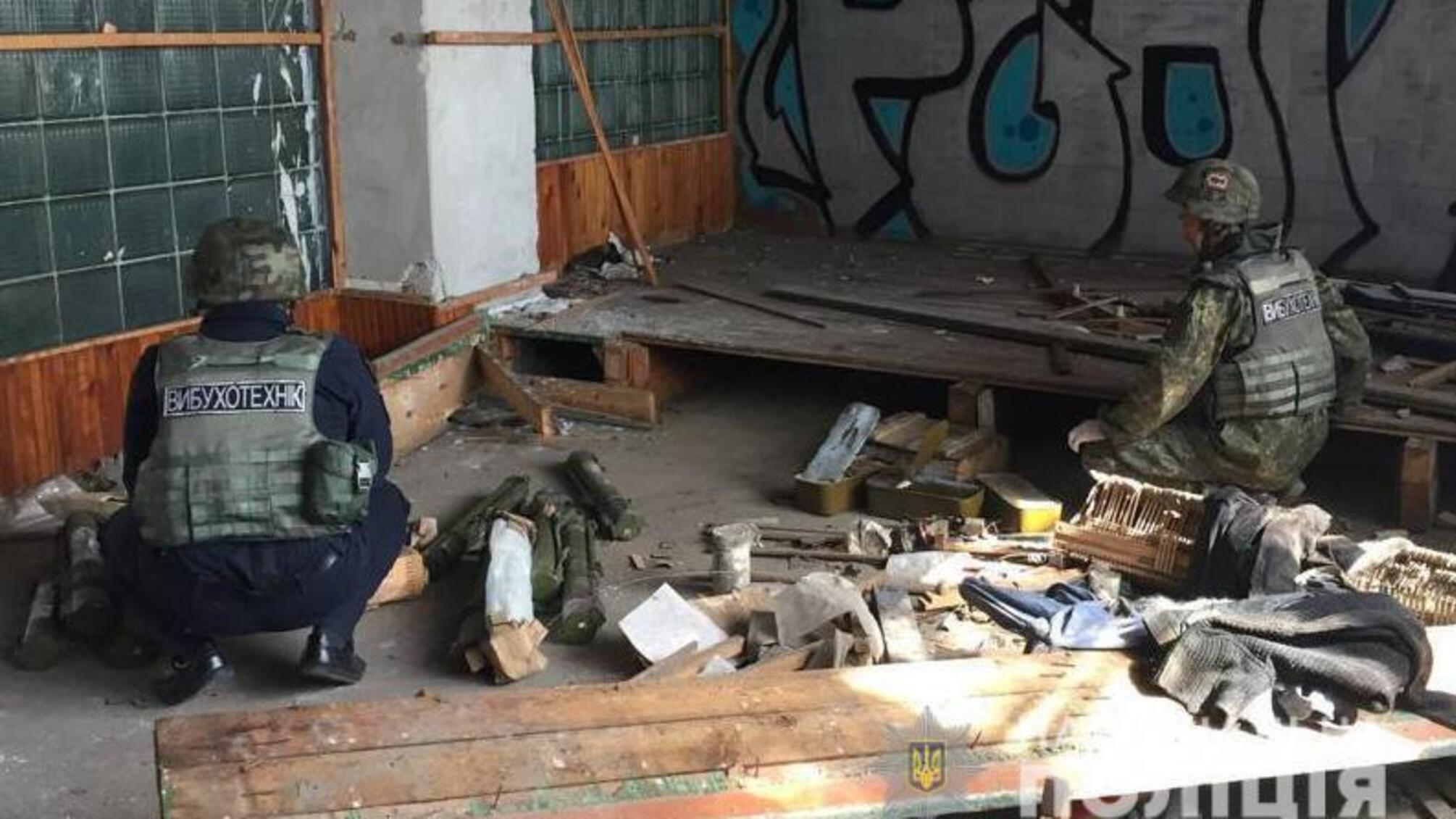 У Маріуполі на території покинутого заводу виявили схрон боєприпасів