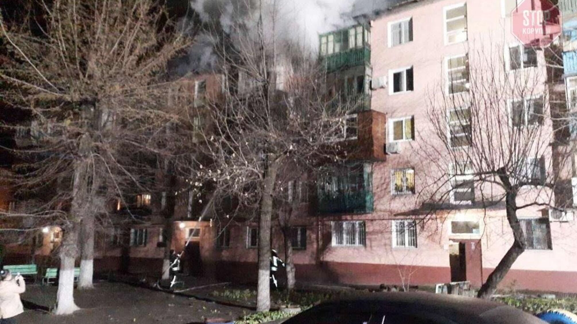 У Запоріжжі горів житловий будинок, троє людей загинули (фото)