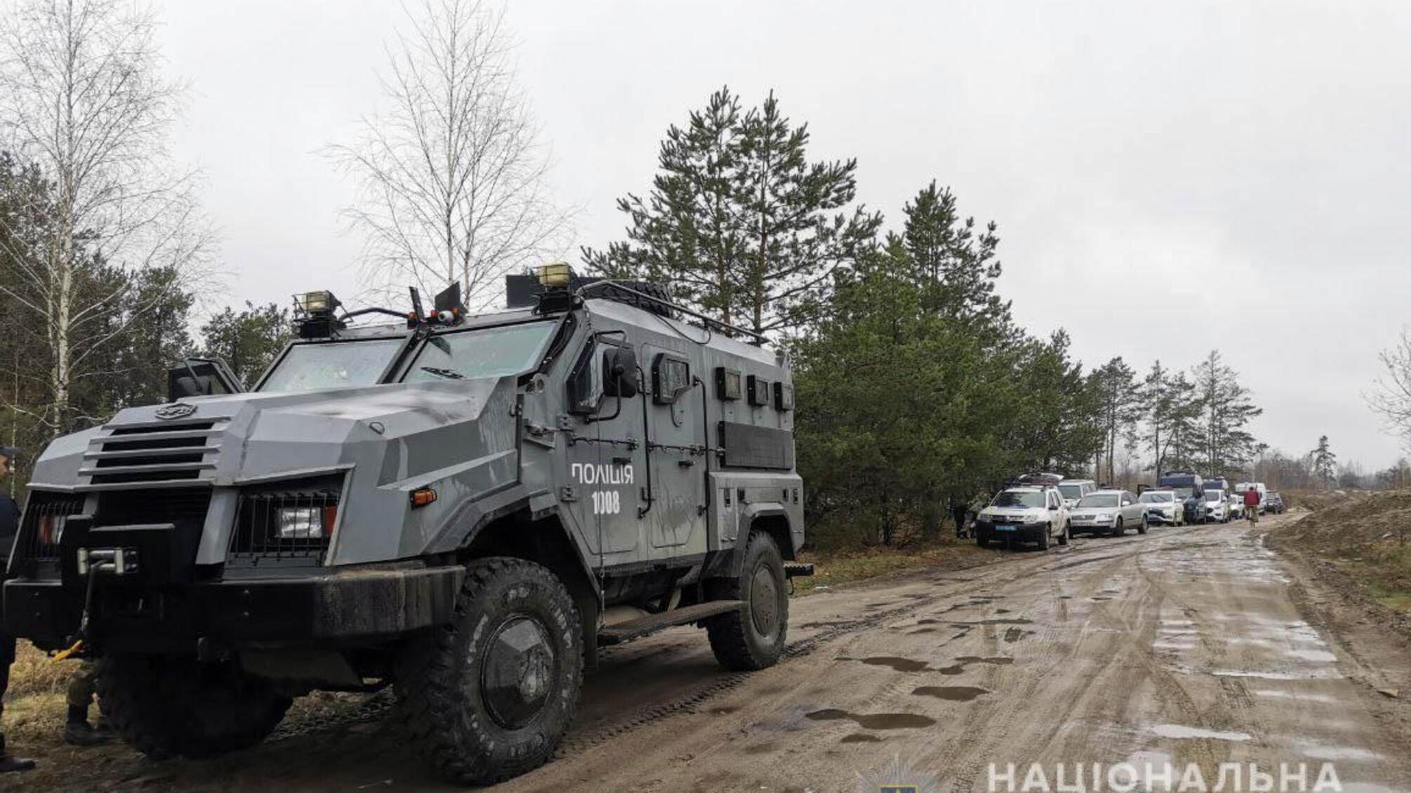 Поліція Рівненщини продовжує відпрацювання з протидії незаконного видобутку бурштину