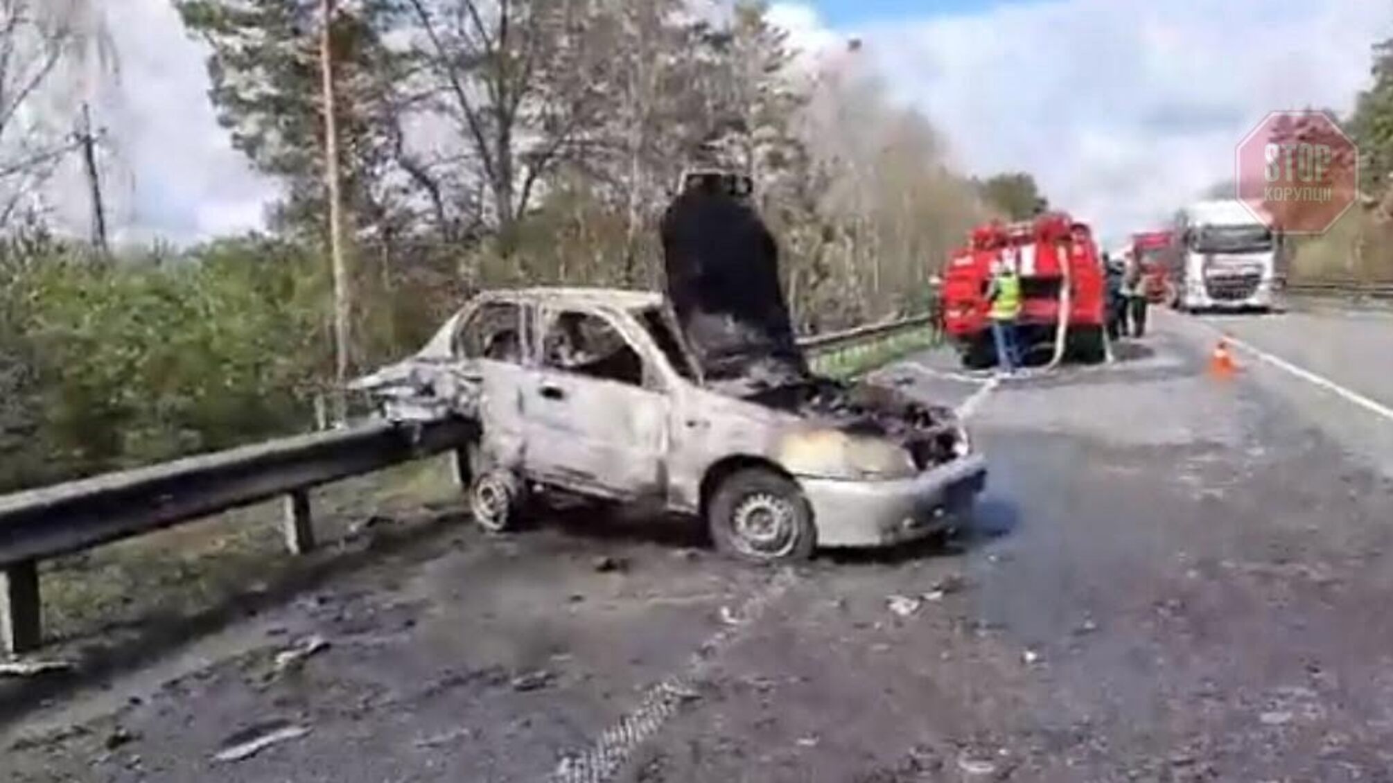 Під Києвом підірвалась автівка через ДТП, водій згорів живцем (відео)