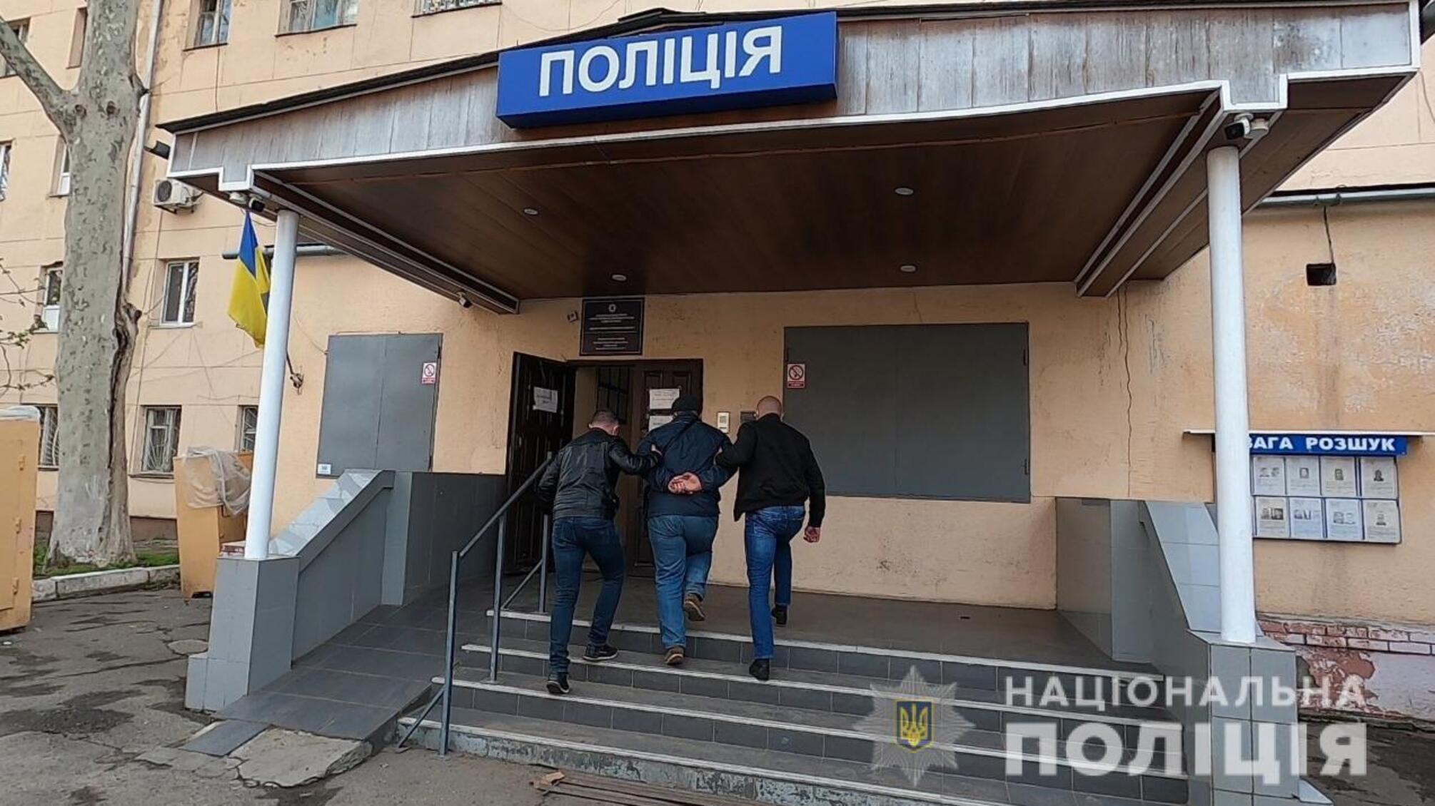 Одеські правоохоронці затримали 44-річного містянина, який займався незаконним виготовленням та збутом вогнепальної зброї