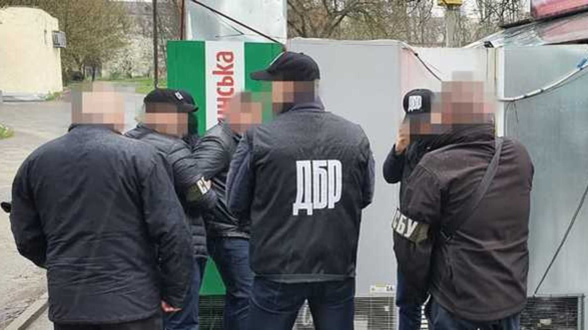 1 тыс. долларов США за право пребывания в Украине: ГБР задержало на Херсонщине чиновника миграционной службы