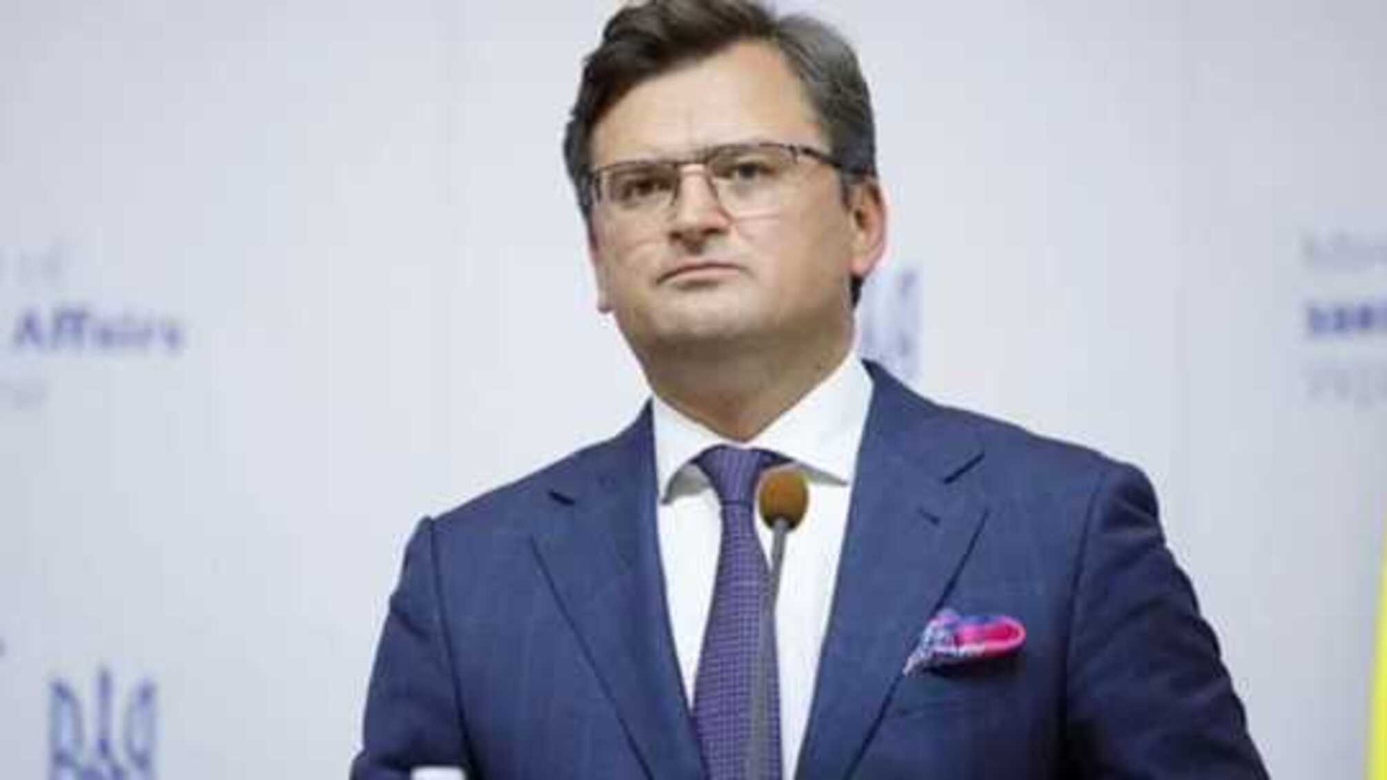 Кулеба призвал Запад наказать Россию новыми санкциями и отключением от SWIFT