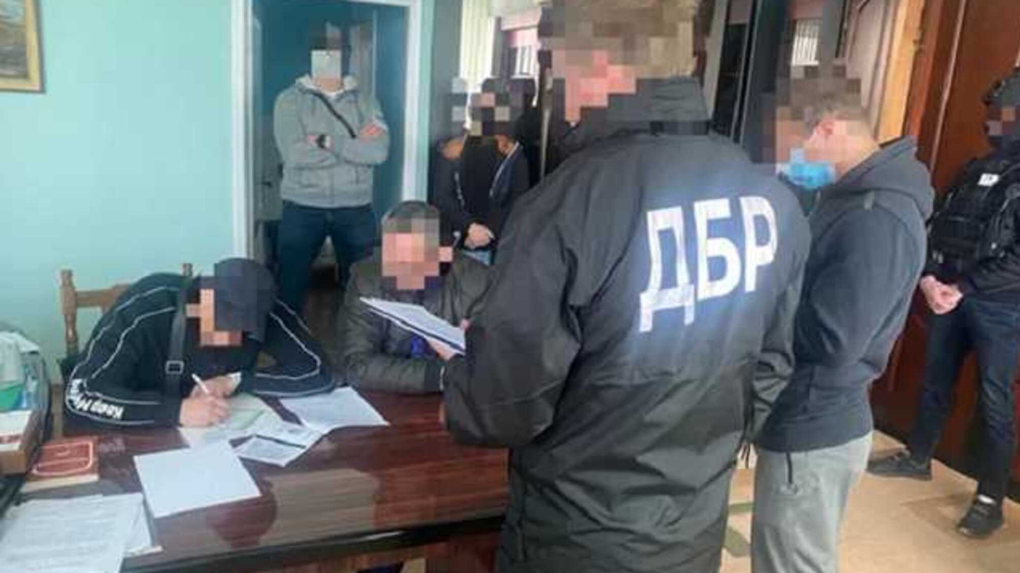 В Винницкой области налоговика задержали на взятке в 50 тысяч гривен