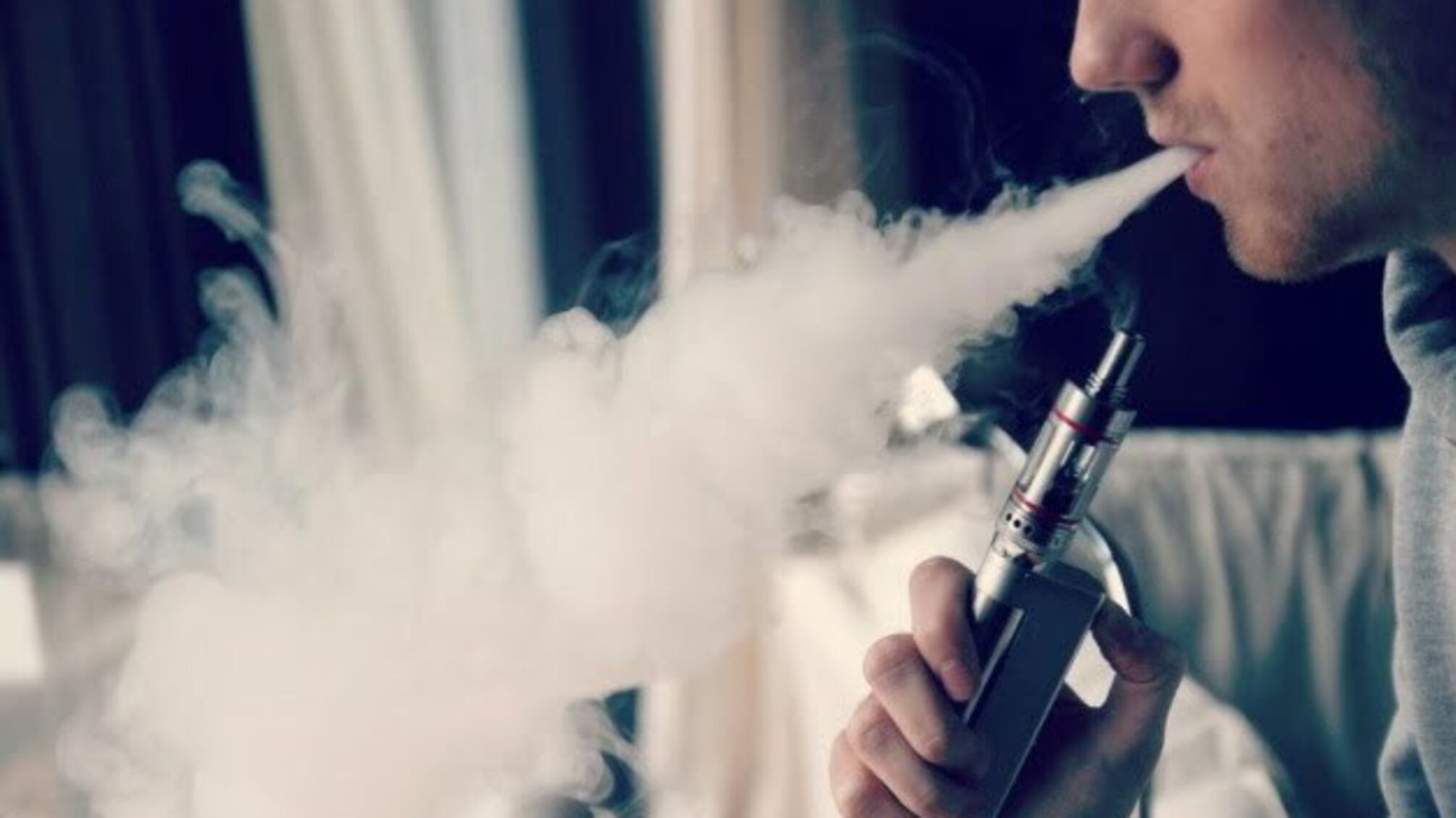 Рада зробила крок до заборони реклами електронних сигарет