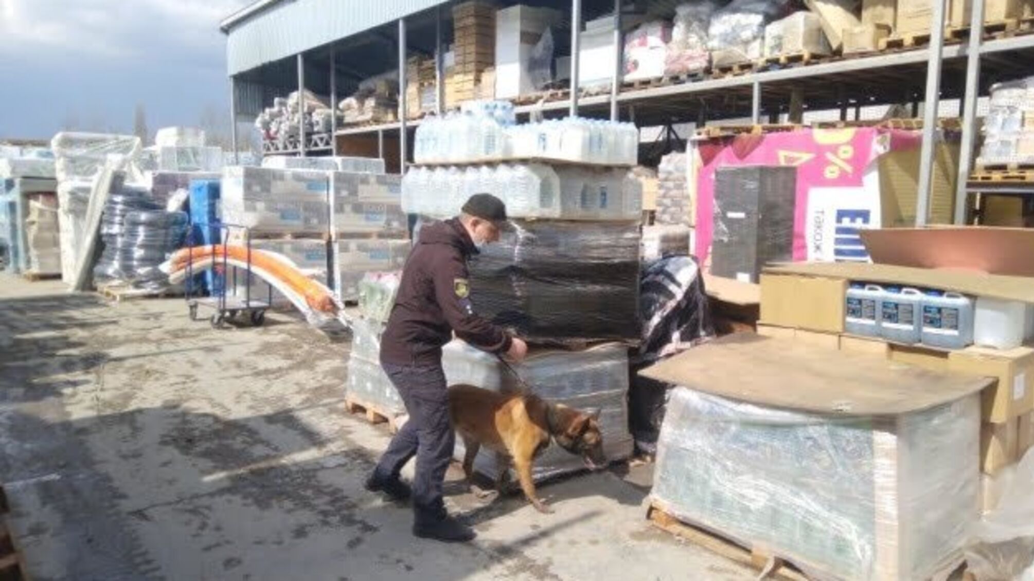 У Харкові евакуювали майже 2,5 тисячі осіб через повідомлення про замінування