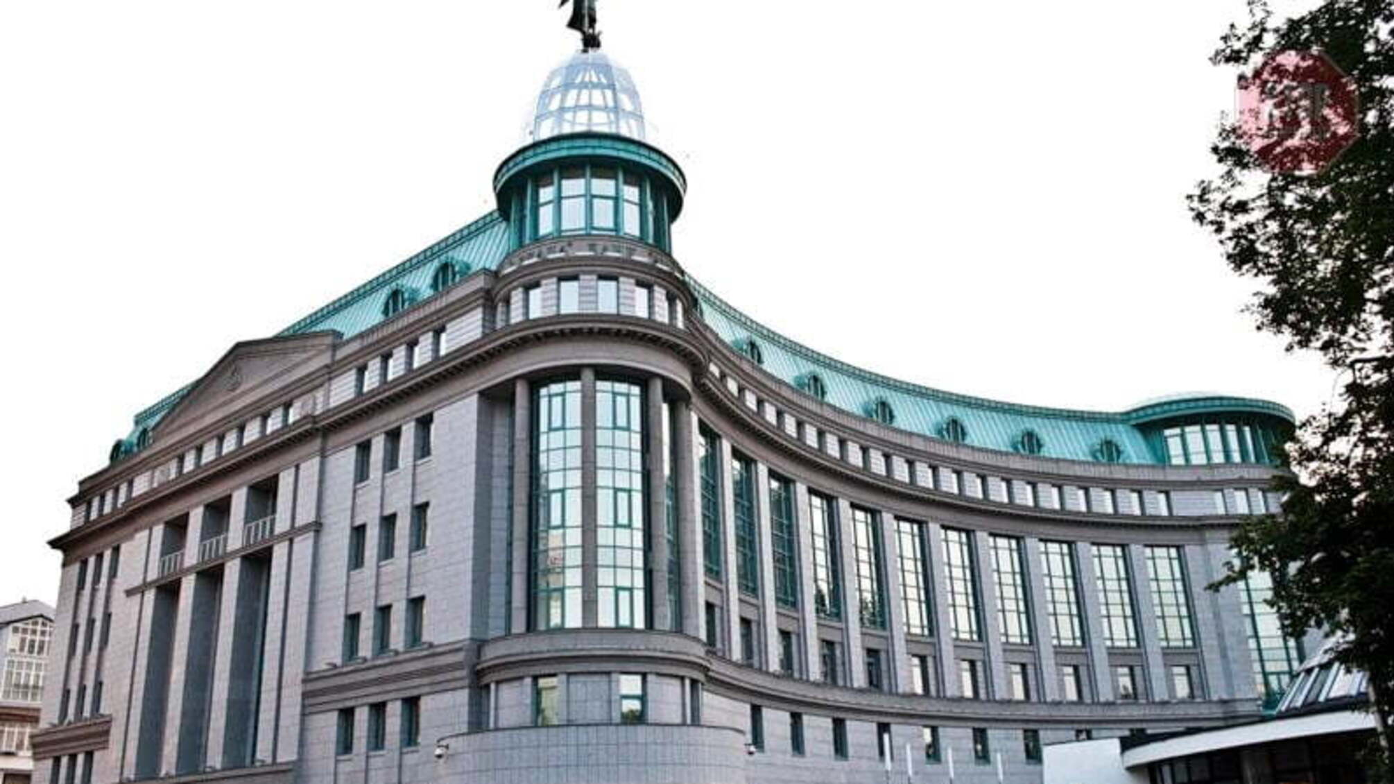 Столичний суд наклав арешт на головний офіс банку “Аркада”